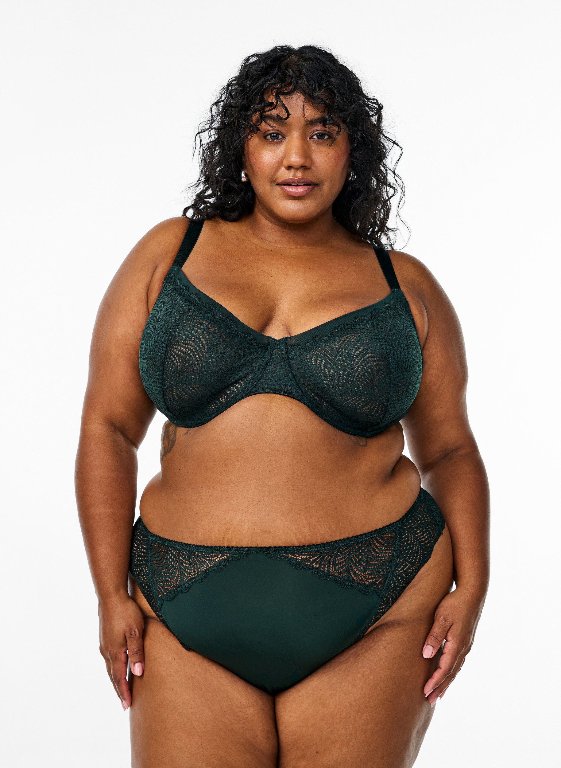 ZizziString aus Mikrofaser mit Spitzendetails, Gr&uuml;n, Model image number 0