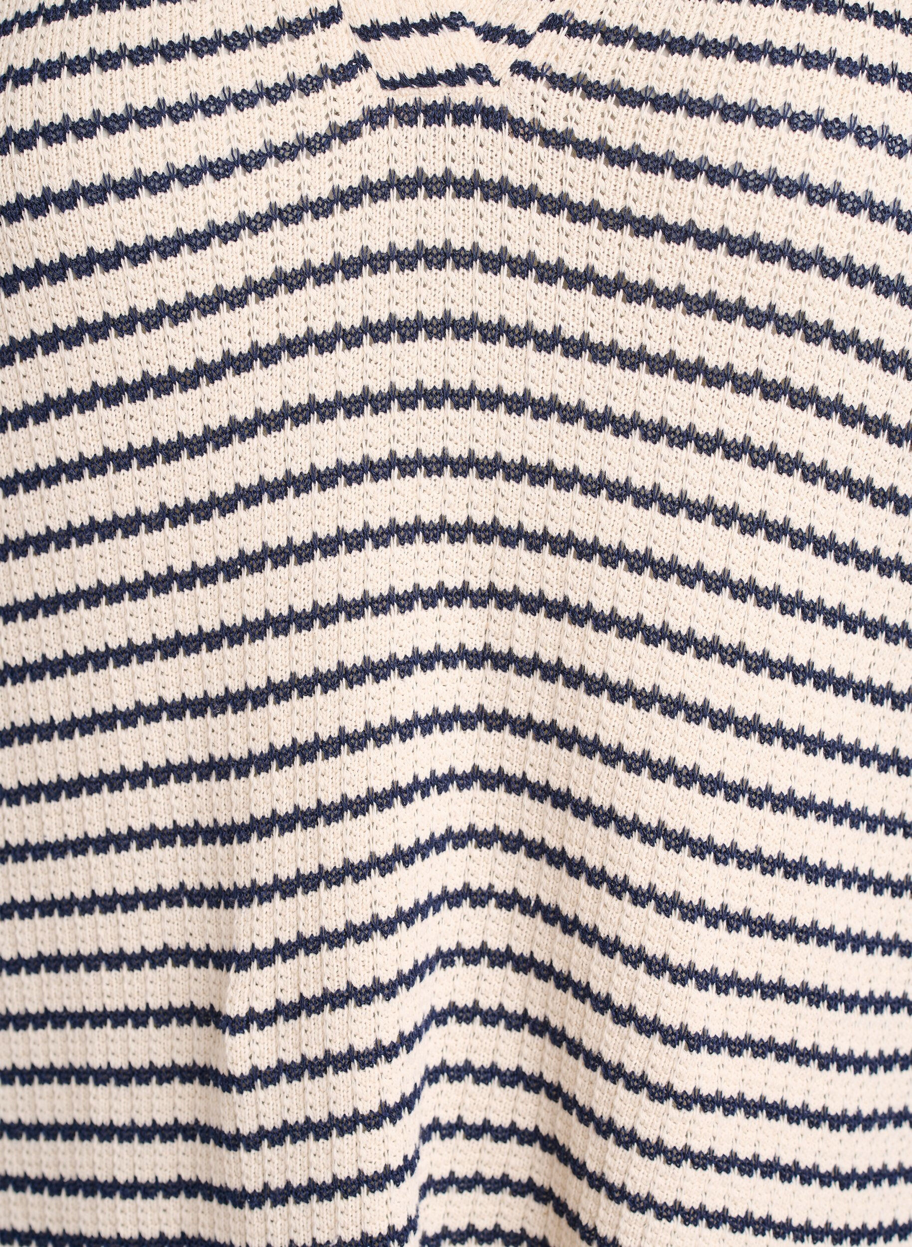 ZizziGestreifte Bluse aus Jersey mit Kragen und V-Ausschnitt, Beige, Packshot image number 2