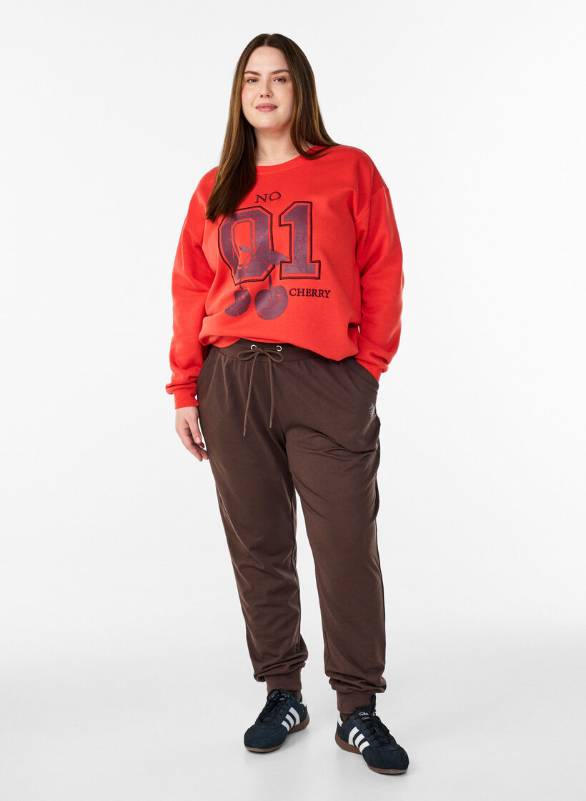 Sweatshirt mit Motiv auf der Vorderseite, Rot, Model image number 0