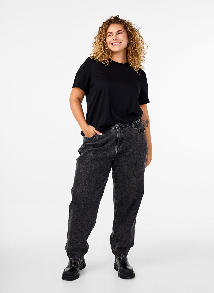 Basic-T-Shirt aus Baumwolle mit Rundhalsausschnitt, Schwarz, Model image number 1