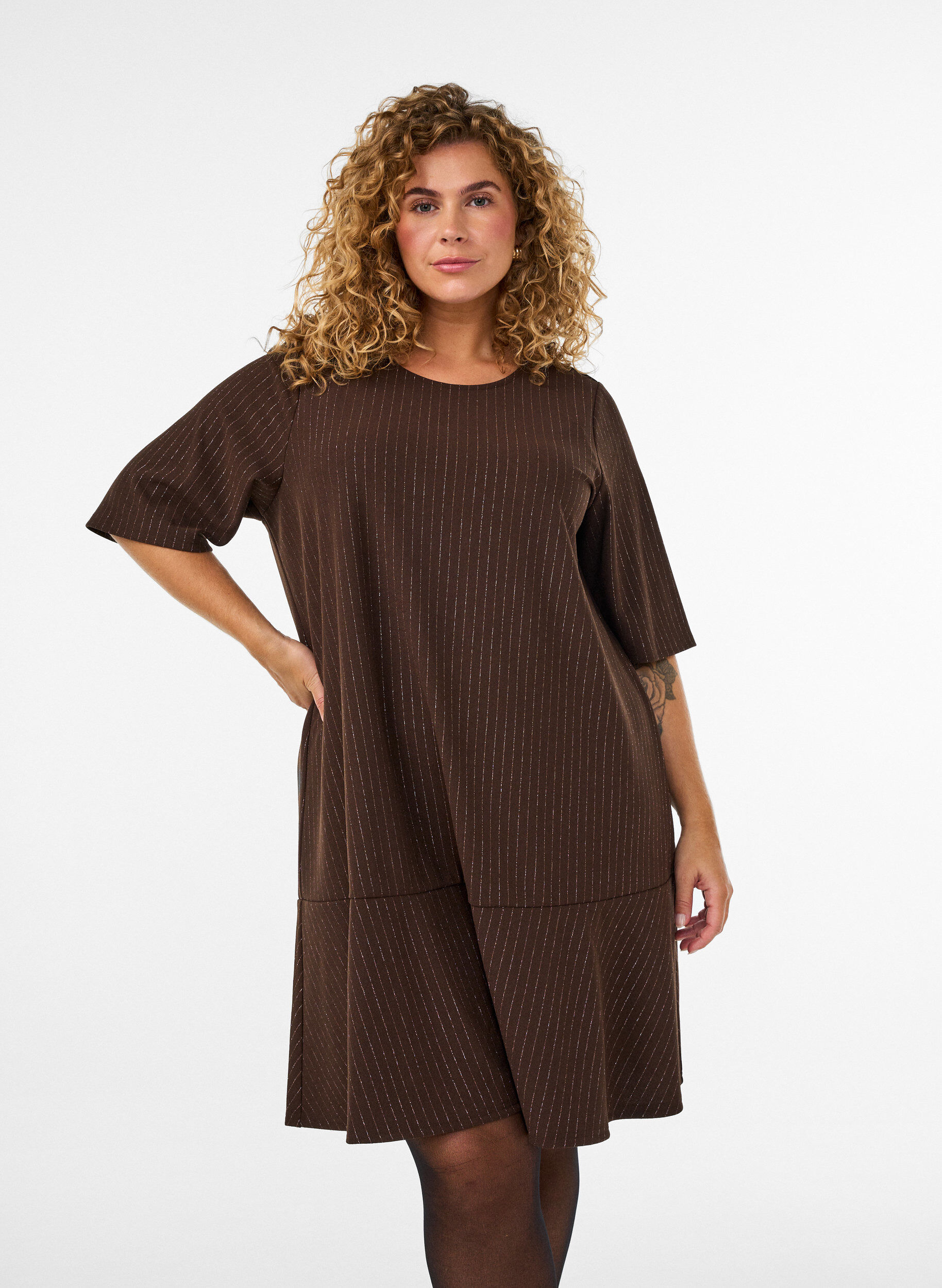ZizziKurzes A-Linien-Kleid mit Glitzerstreifen, Braun, Model image number 0