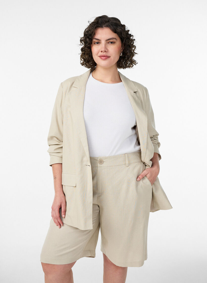Hoch taillierte Bermudashorts aus Leinen und Viskose, Beige, Model image number 0