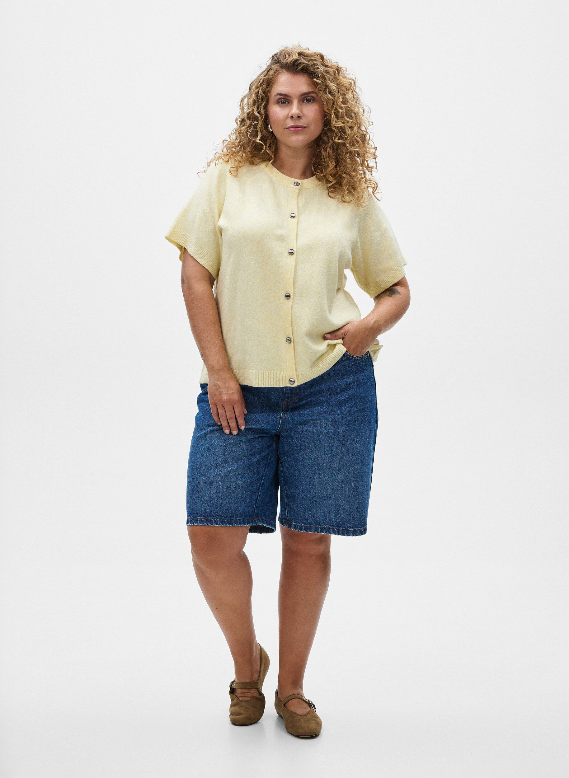 ZizziStrickjacke mit kurzen &Auml;rmeln, Gelb, Model image number 1