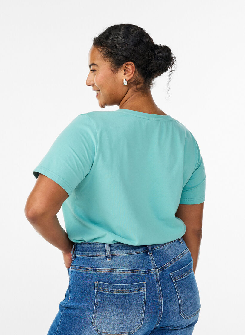Einfarbiges Basic-T-Shirt aus Baumwolle, Gr&uuml;n, Model image number 2