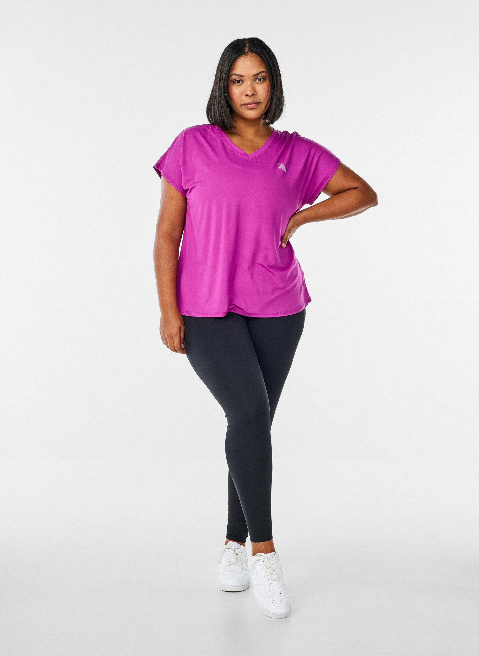 ZizziTrainingsshirt mit V-Ausschnitt und kurzen &Auml;rmeln, Lila, Model image number 1