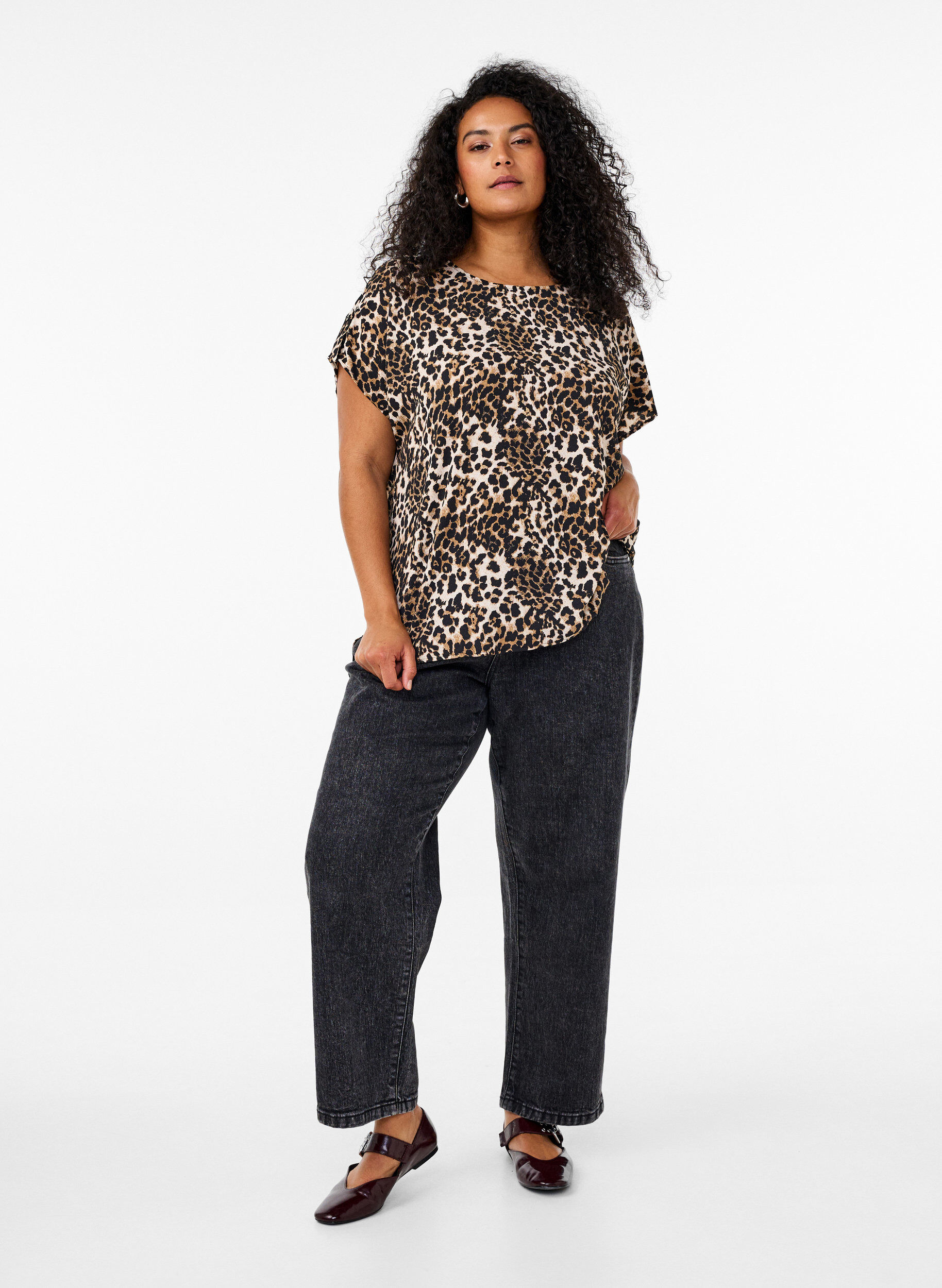 ZizziBluse mit kurzem Arm und Leopardenmuster, Leopard AOP, Model image number 2