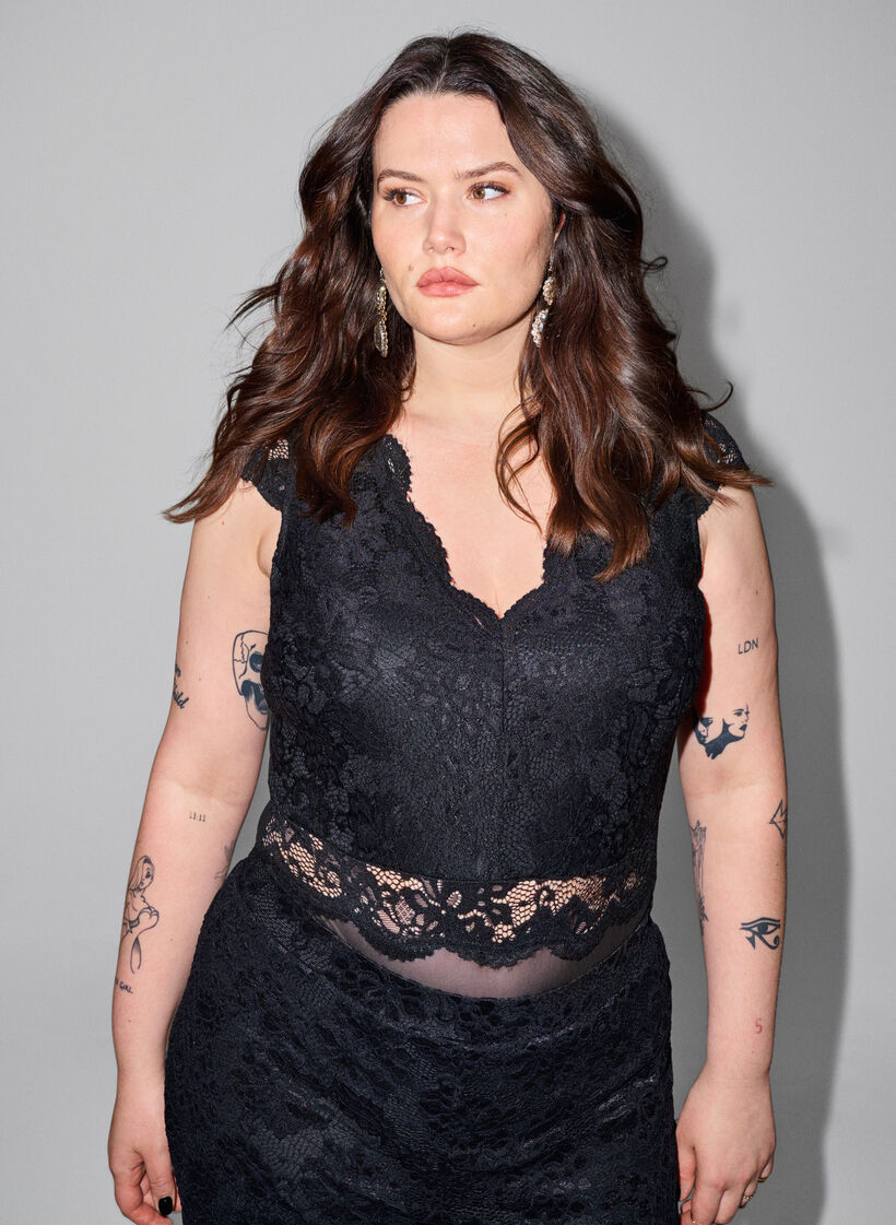 Bodystocking mit Spitze und V-Ausschnitt, Black, Image image number 0