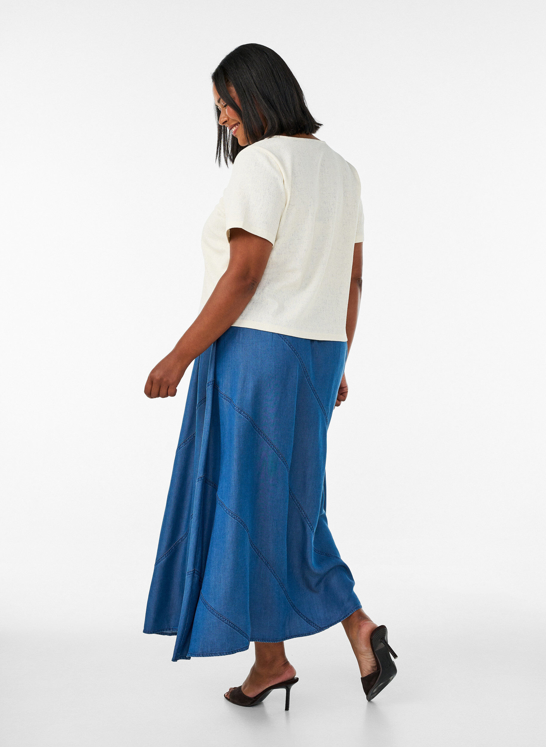 ZizziMaxirock in Denim-Optik aus TENCEL&trade; Lyocell, Blau, Model image number 1