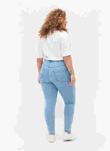 Super Slim Amy Jeans mit hoher Taille, Ex Lt Blue, Model image number 1