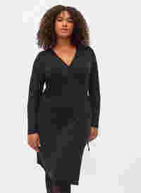 Langarm Wickelkleid aus Viskose, Black, Model