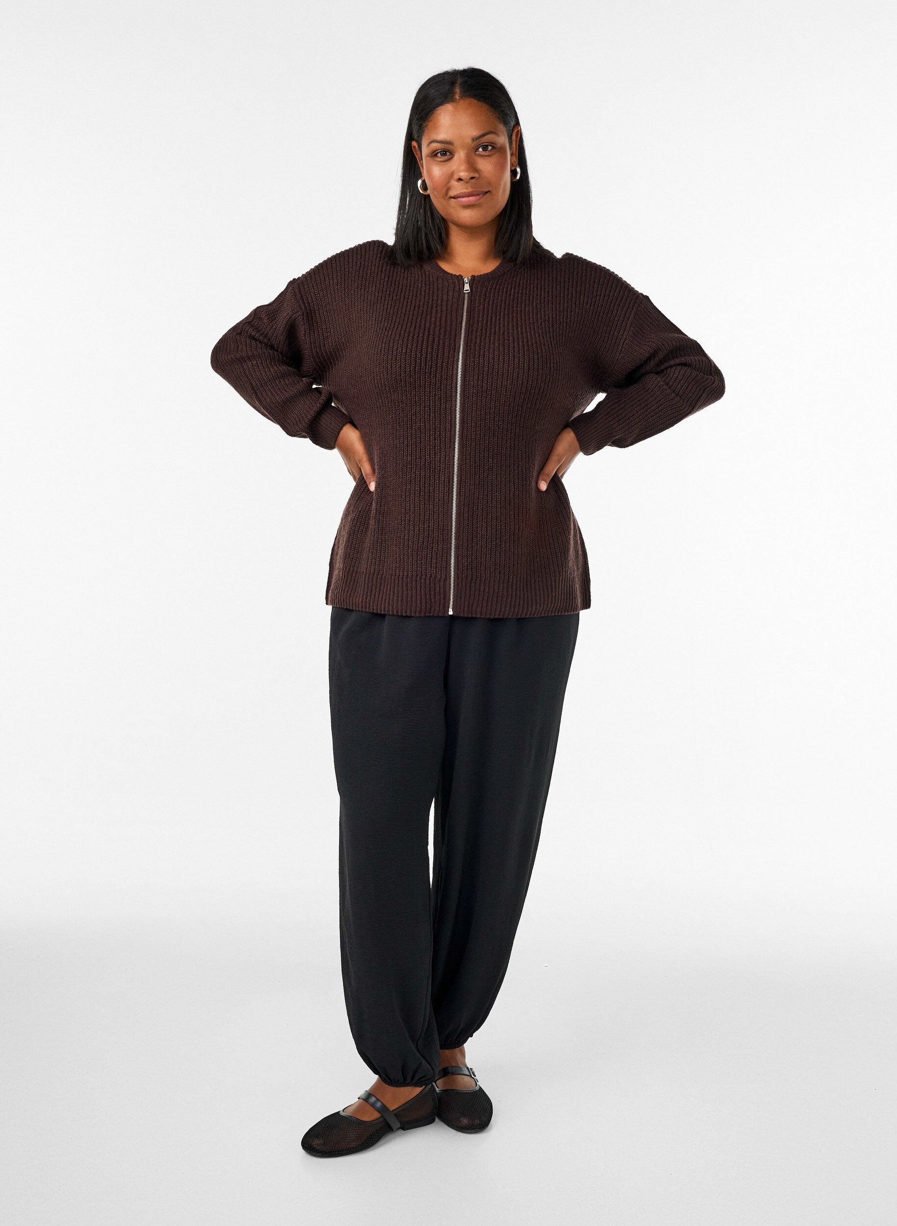 ZizziStrickjacke mit Rei&szlig;verschluss, Braun, Model image number 1