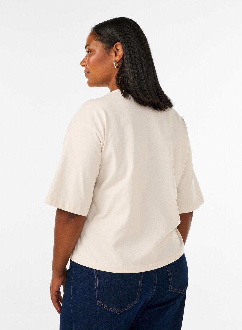 T-Shirt mit Textaufdruck und Badges, Beige, Model image number 2