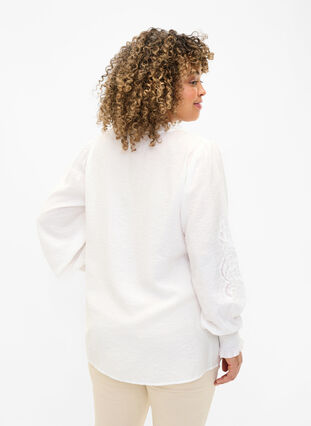 Bluse mit Rüschen und Lochstickerei, Bright White, Model image number 1