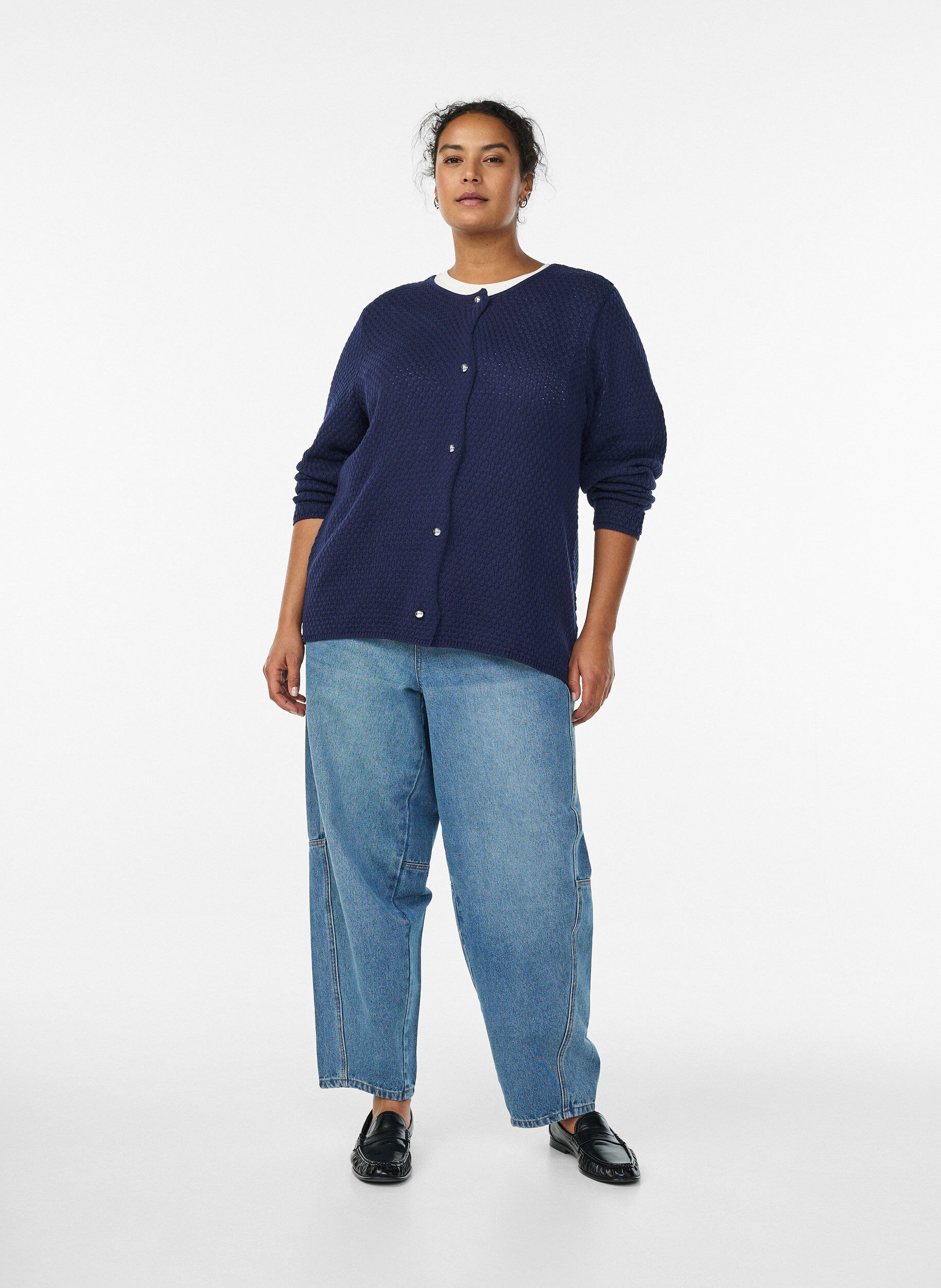 ZizziStrickjacke aus Strukturstrick mit kugelf&ouml;rmigen Kn&ouml;pfen, Blau, Model image number 1