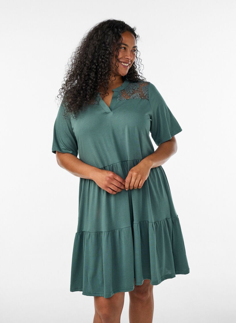 Jerseykleid mit Spitzendetails und mehrlagigem Rock, Gr&uuml;n, Model image number 0