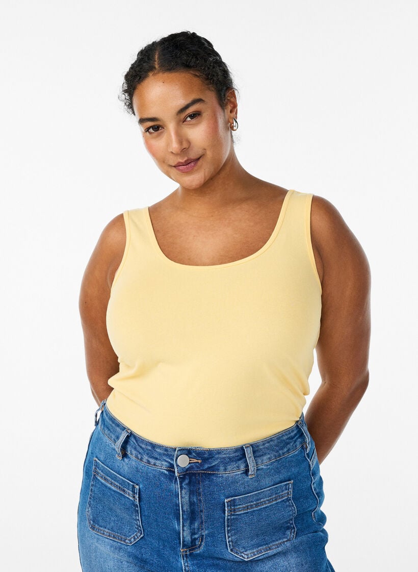 Einfarbiges Basic Top aus Baumwolle, Gelb, Model image number 0