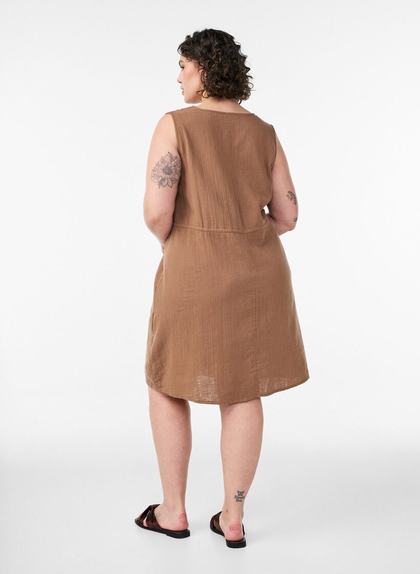 &Auml;rmelloses Kleid aus Baumwoll-Musselin mit Bindeband, Braun, Model image number 1