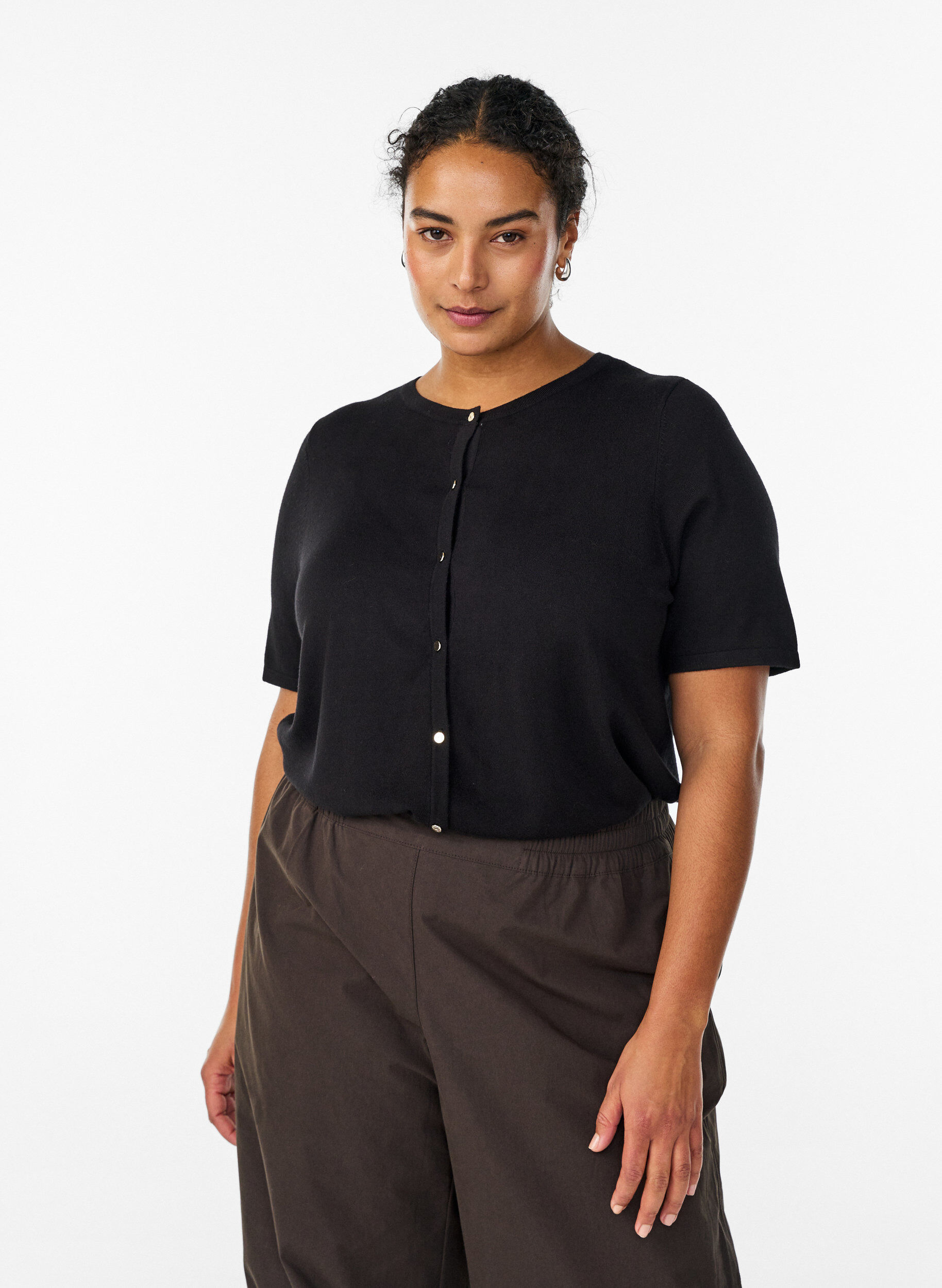 ZizziKurz&auml;rmelige Strickjacke aus Viskose, Schwarz, Model image number 0