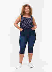 Hoch taillierte Amy Capri Jeans mit Super Slim Fit, Blue denim, Model