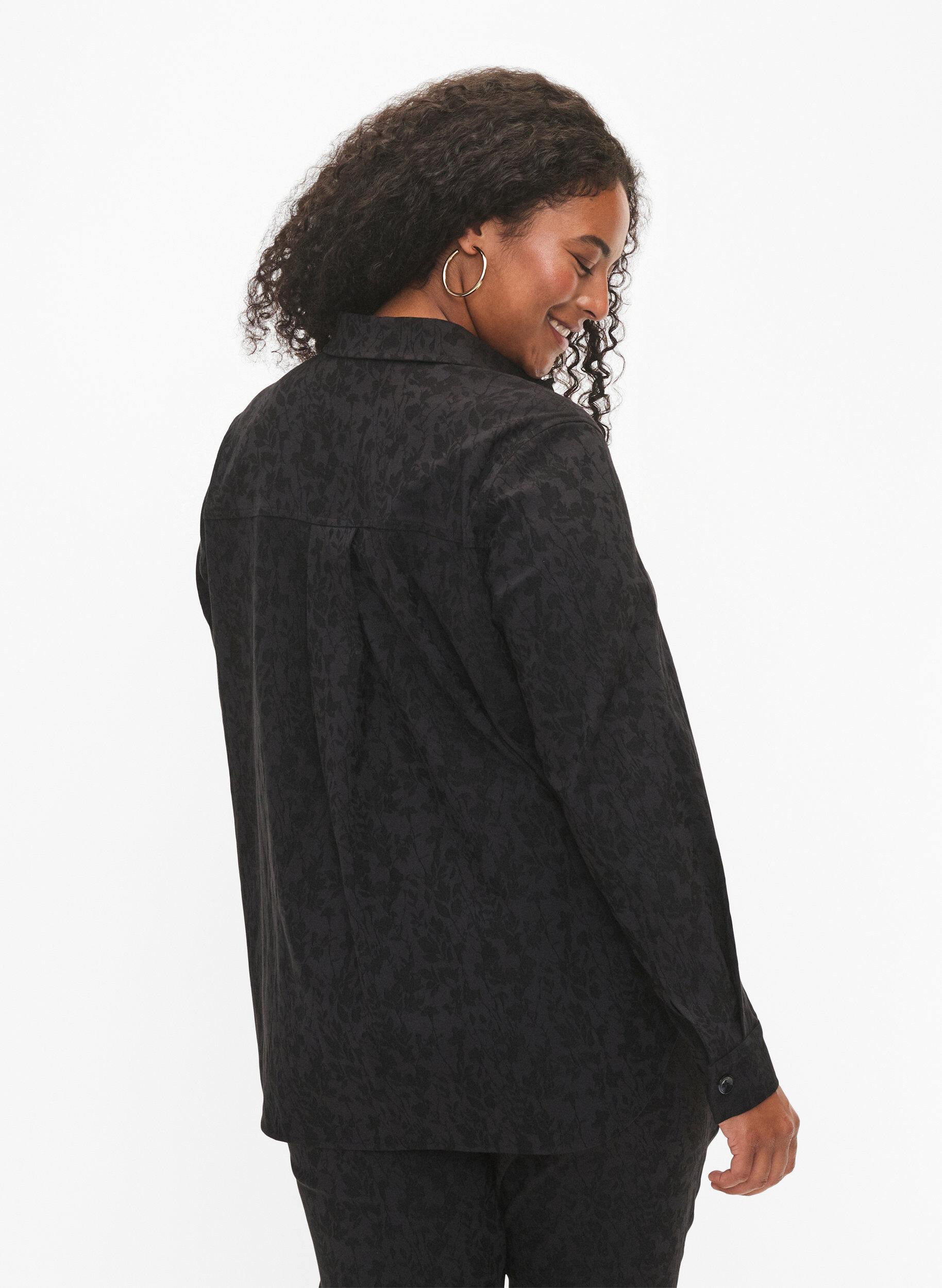 ZizziHemdjacke aus Viskose mit Ton-in-Ton-Muster, Black, Model image number 1