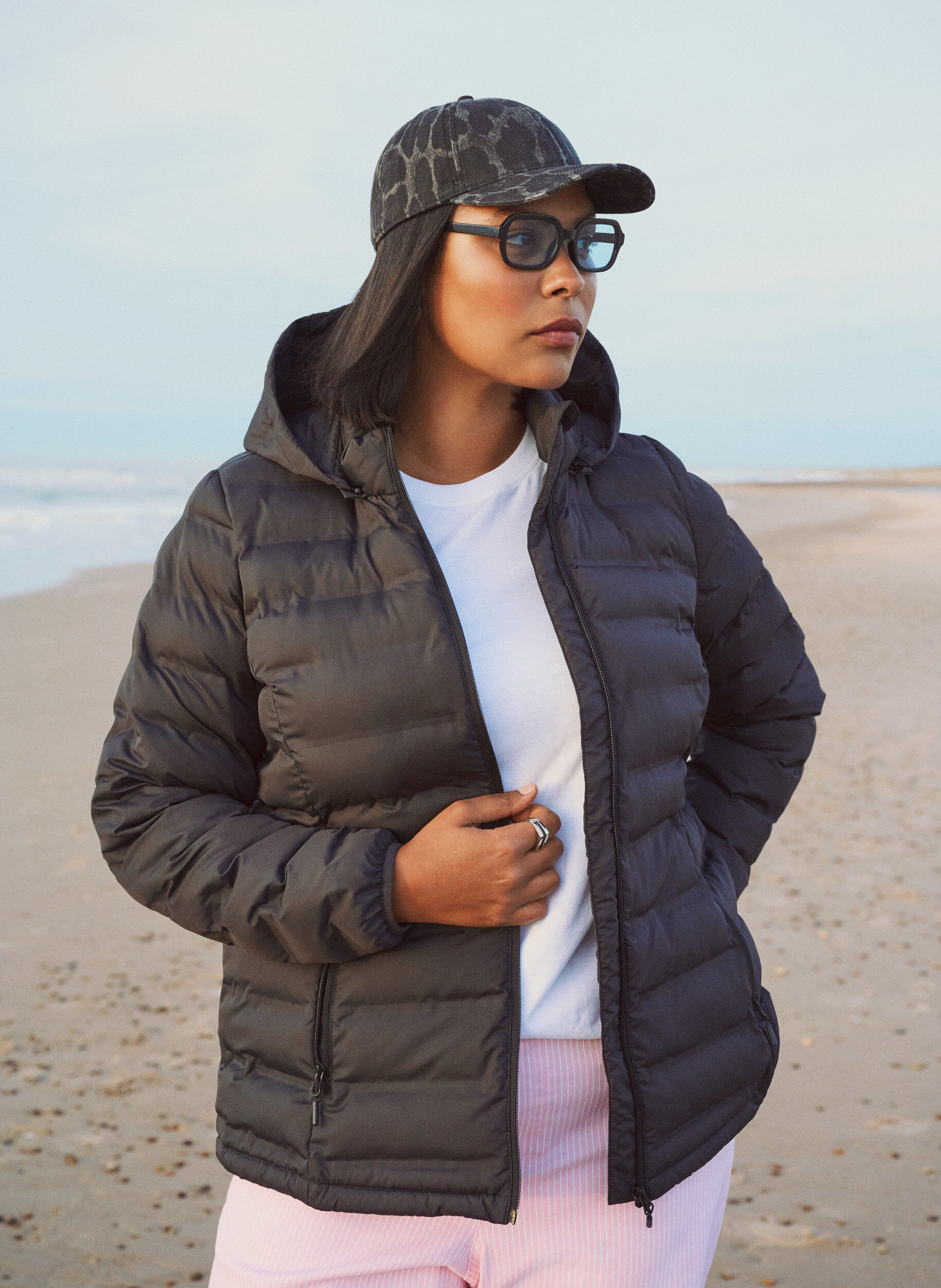 ZizziWasserabweisende leichte Jacke mit Kapuze, Schwarz, Image image number 0