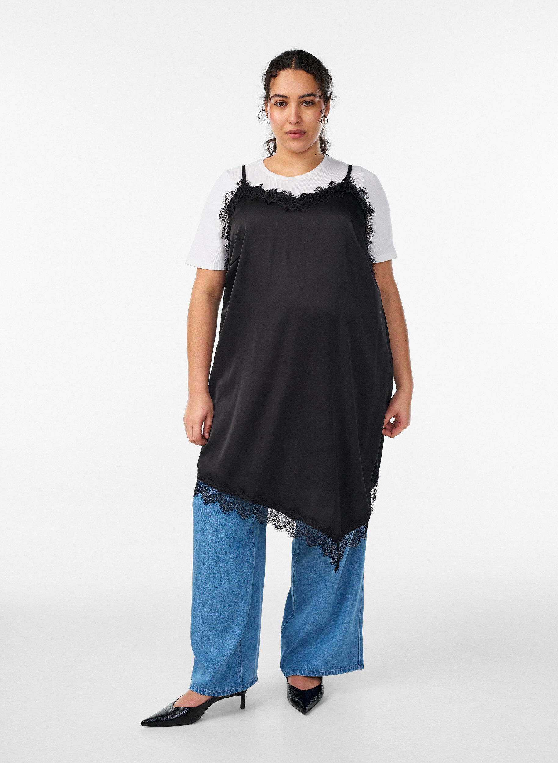 ZizziSpitzenkleid in Satinoptik, Schwarz, Model image number 0