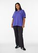 T-Shirt aus Bio-Baumwolle mit kleinem Frontmotiv, Blau, Model image number 1