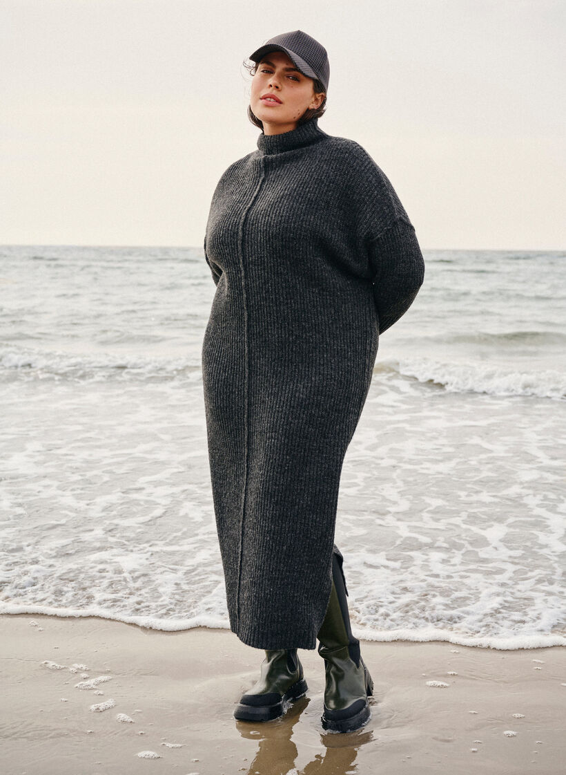 Langes, &uuml;bergro&szlig;es Strickkleid mit Schlitz, Grau, Image image number 1
