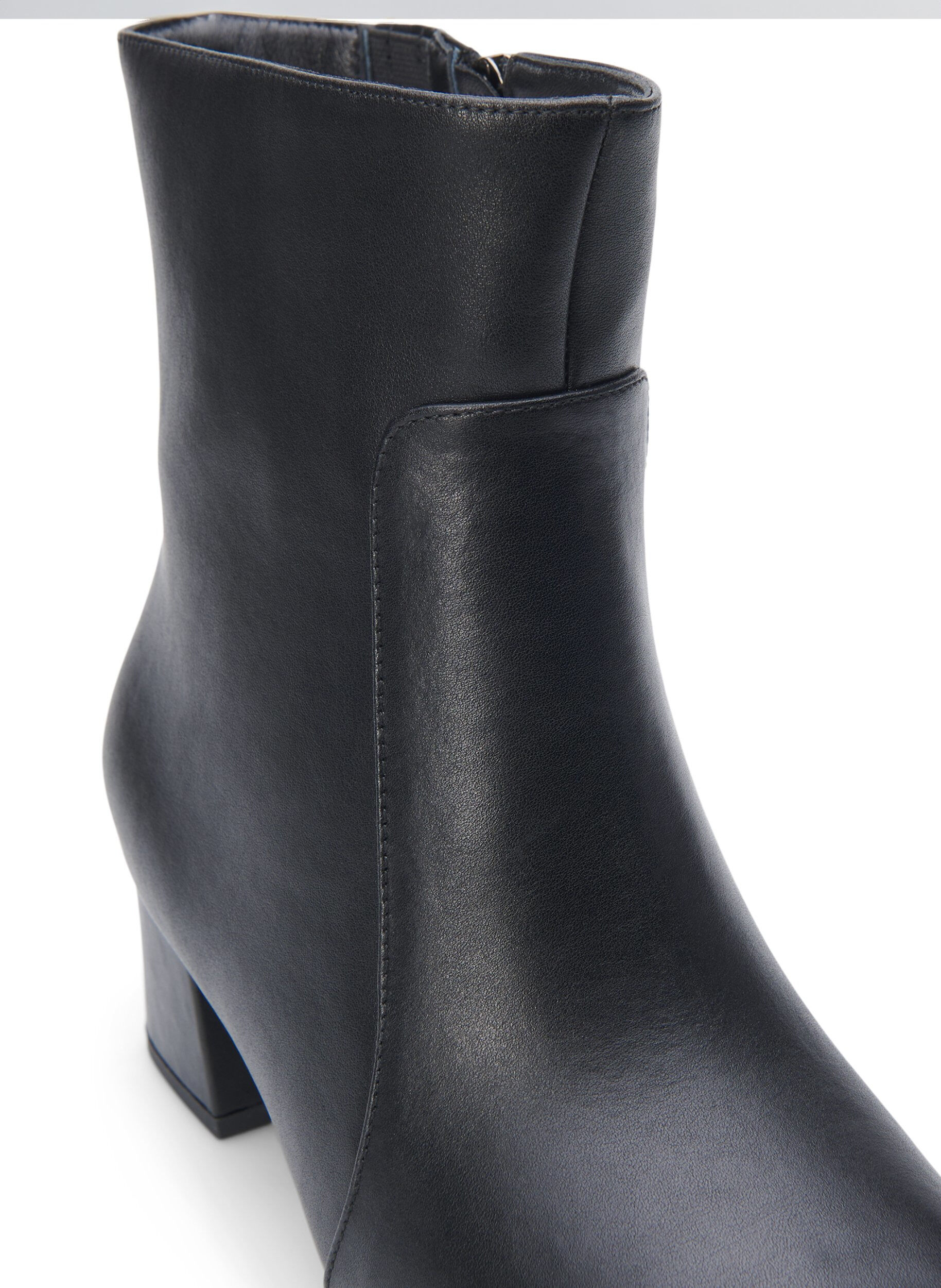 ZizziExtra-Weite - Kn&ouml;chenstiefel aus Leder mit Absatz, Black, Packshot image number 3