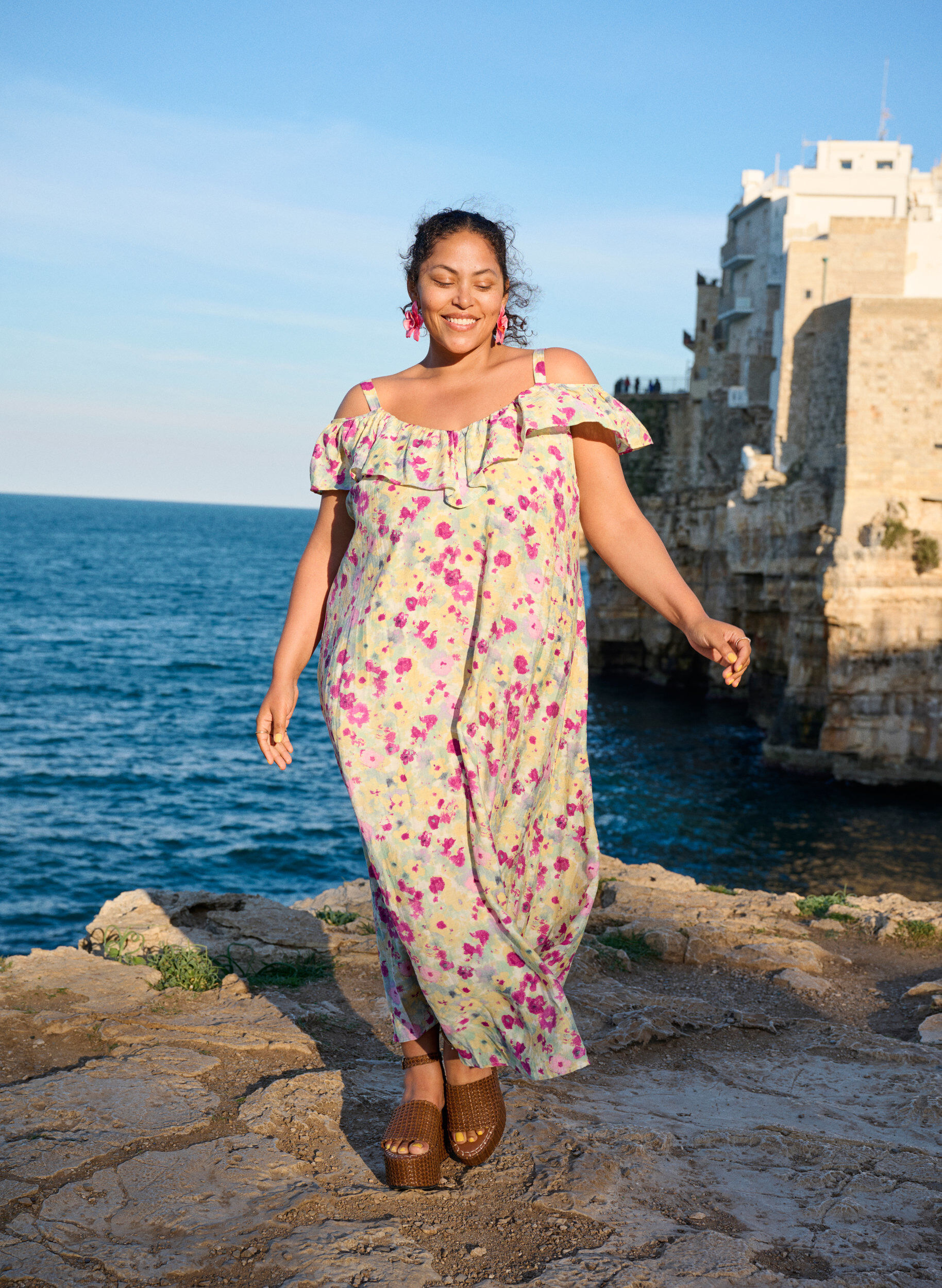 ZizziBlumiges Midi-Kleid mit Schulter-R&uuml;schen, Vanille, Image image number 0