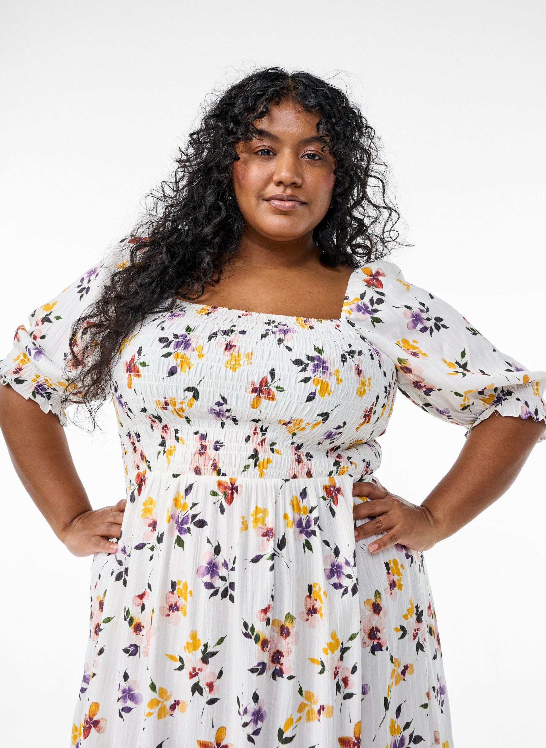 ZizziGebl&uuml;mtes Midikleid aus Viskose mit Smok, Wei&szlig;, Model image number 2