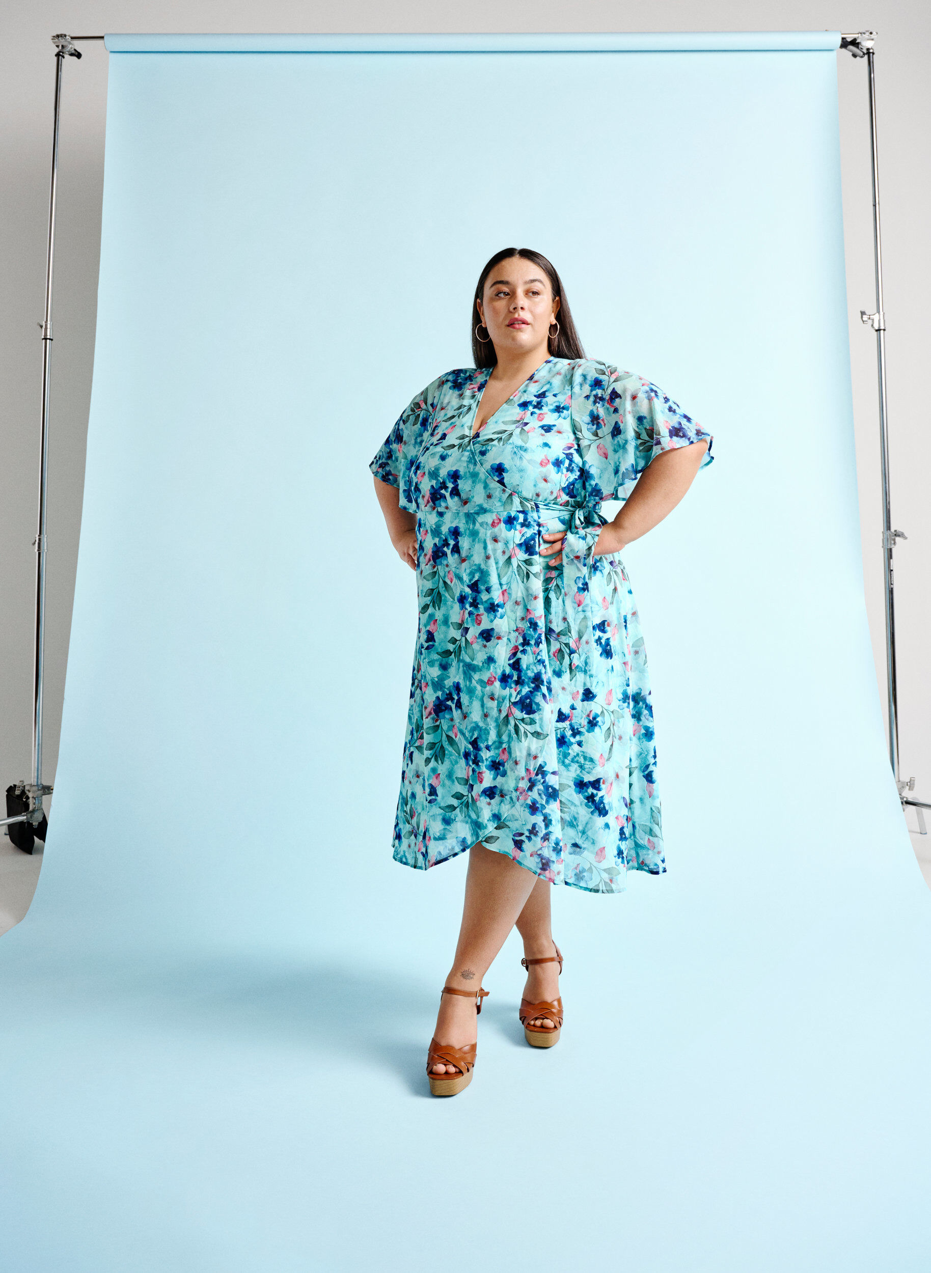 ZizziKurz&auml;rmeliges Wrap-Kleid mit Blumenprint, Trellis AOP, Image image number 0