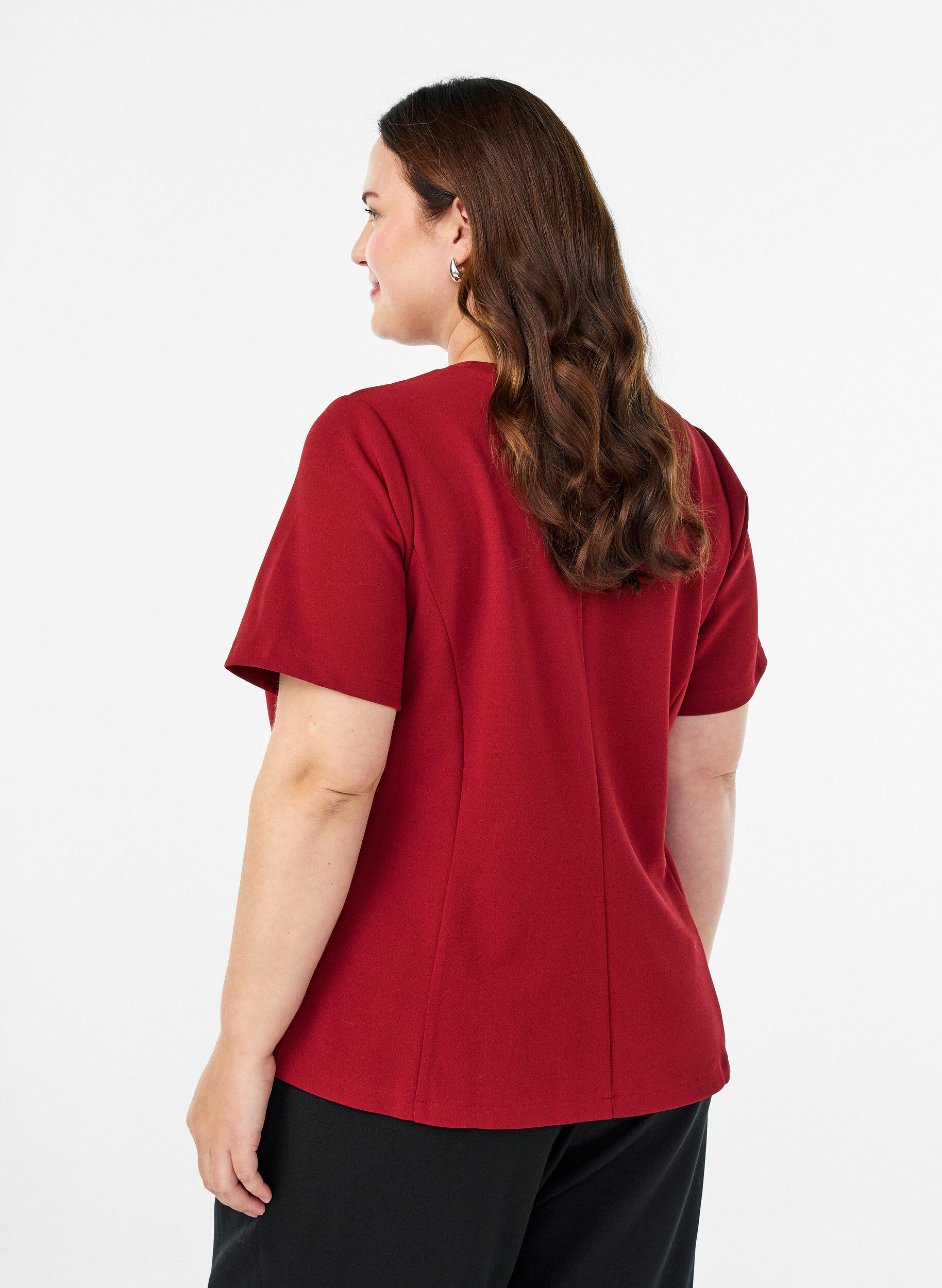 ZizziKurz&auml;rmelige Bluse mit formgebenden Abn&auml;hern, Rot, Model image number 2