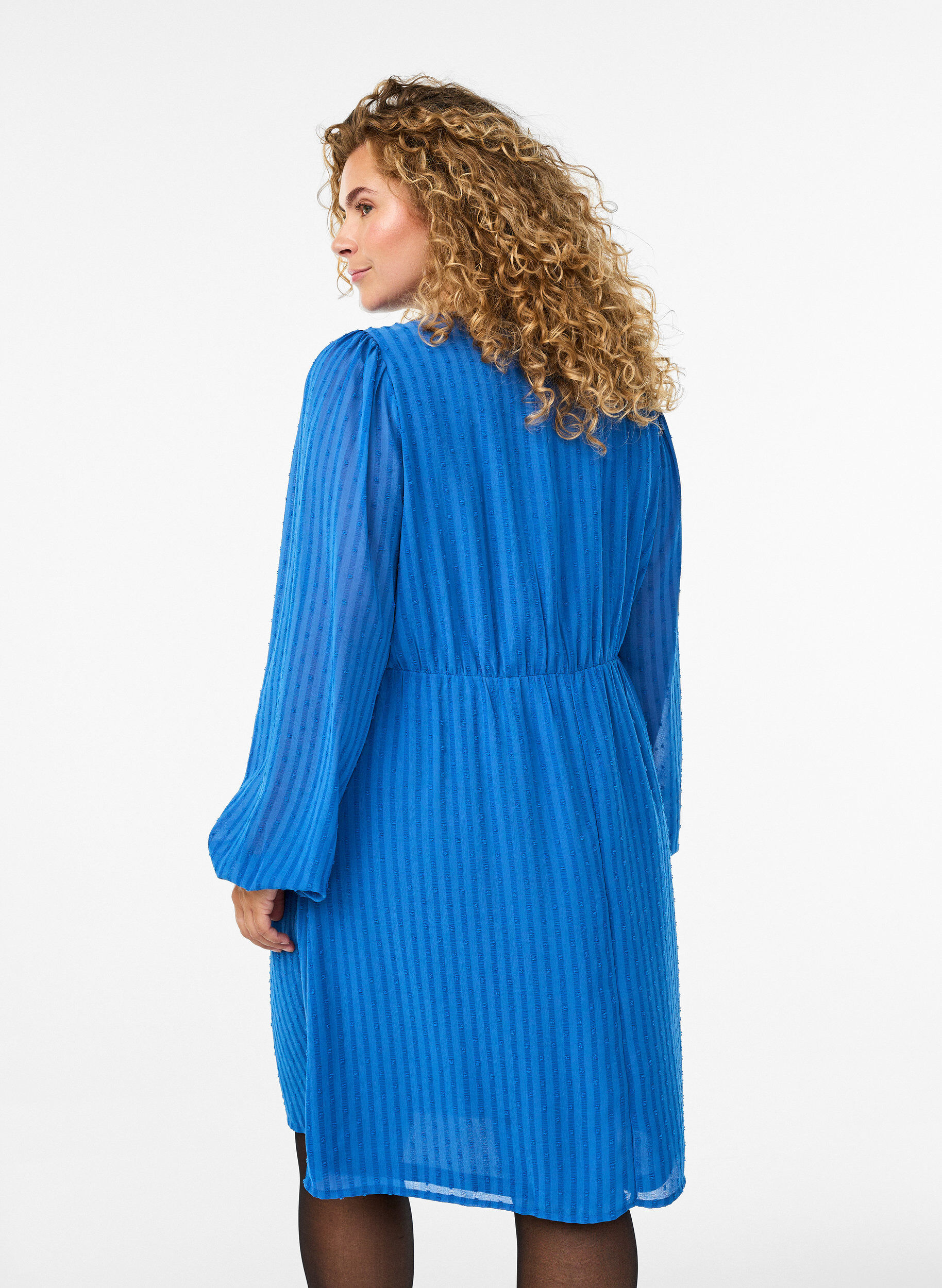 ZizziKurzes Kleid mit Ton-in-Ton-Streifen und texturierten Punkten, Blau, Model image number 2