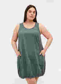 Ärmelloses Kleid aus Baumwolle, Balsam Green, Model
