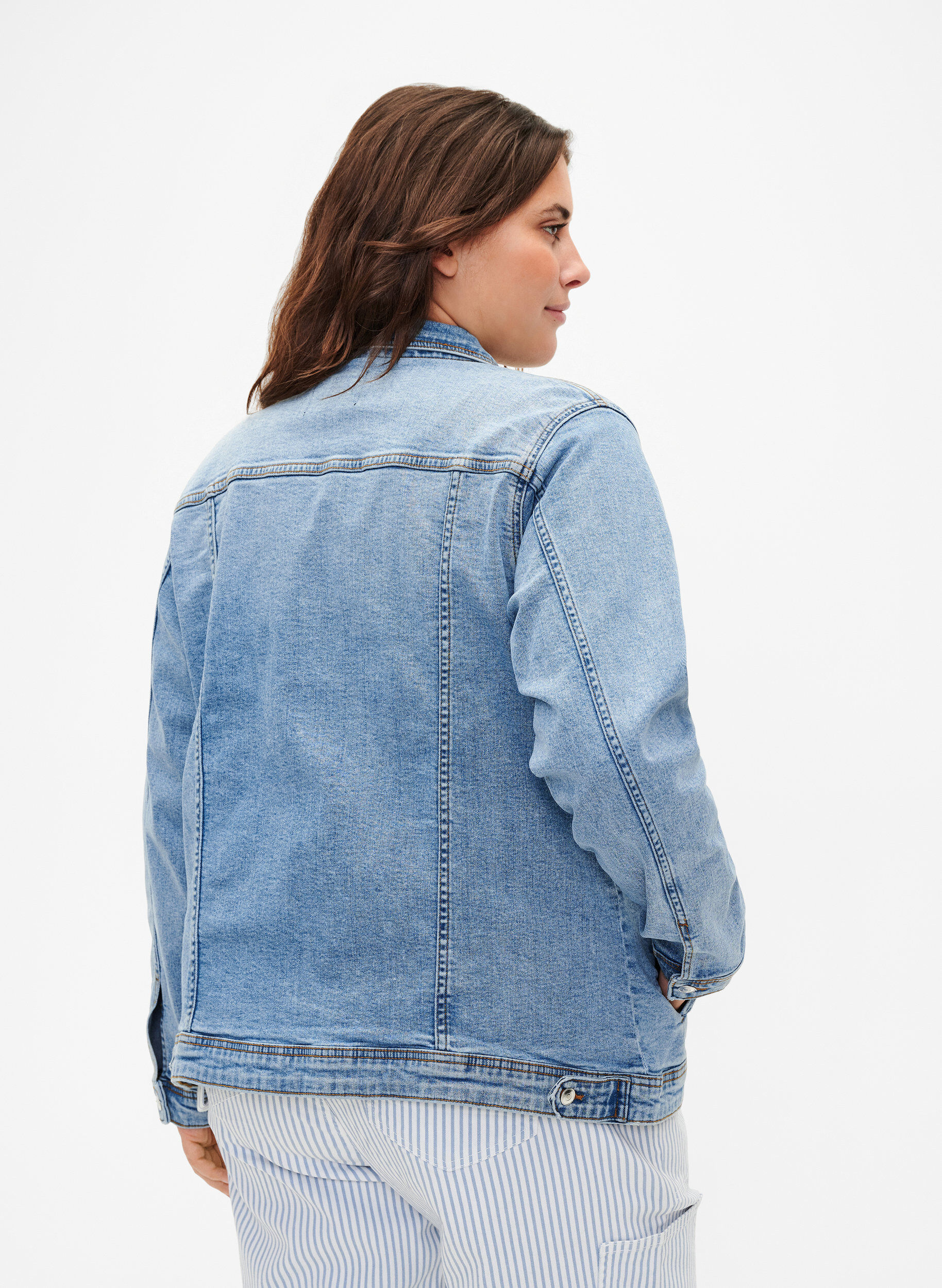 ZizziKurze Denim-Jacke aus Baumwolle, Light blue denim, Model image number 1