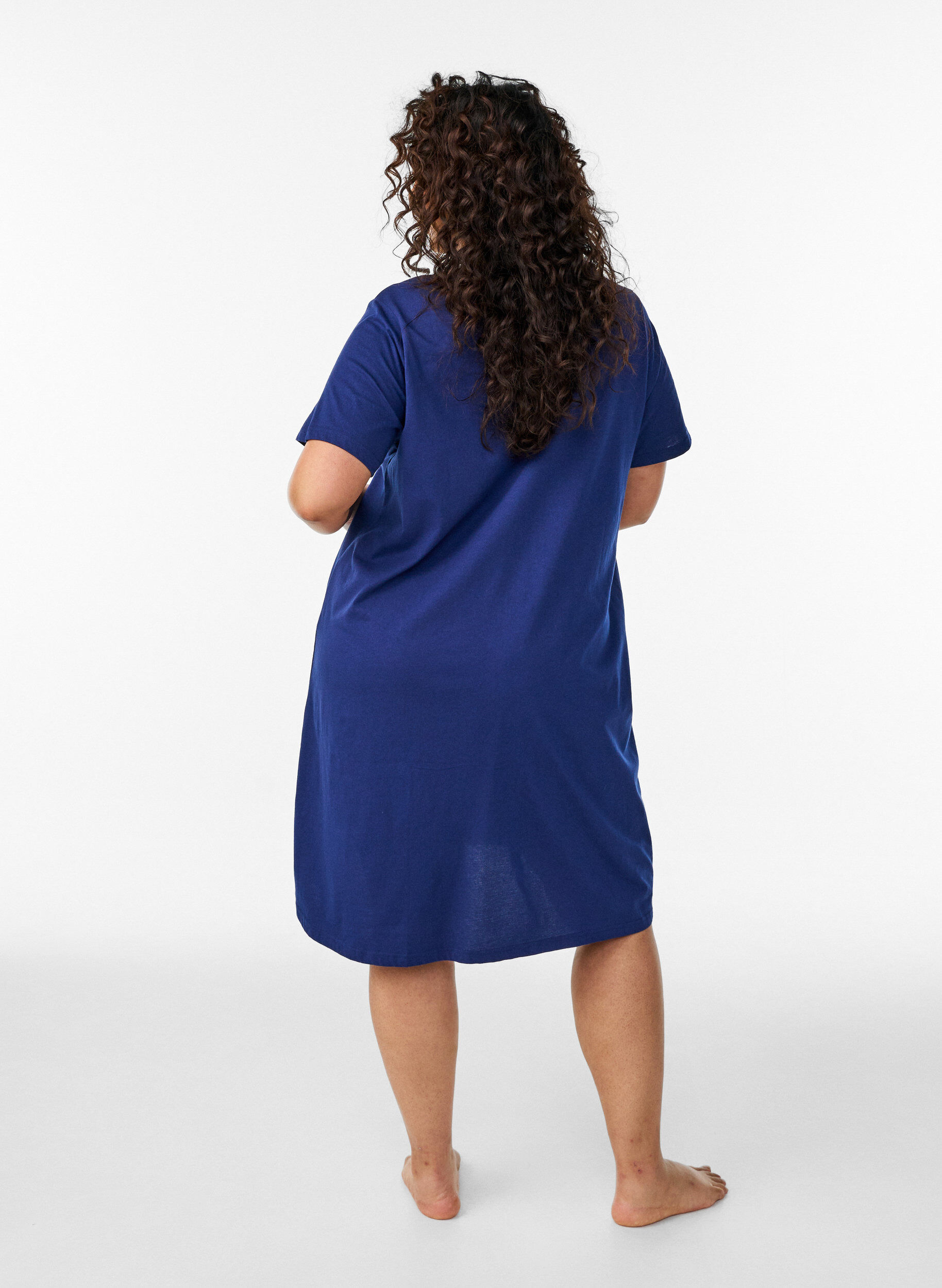 ZizziOrganische Baumwoll-Nachthemd mit V-Ausschnitt, Blau, Model image number 2
