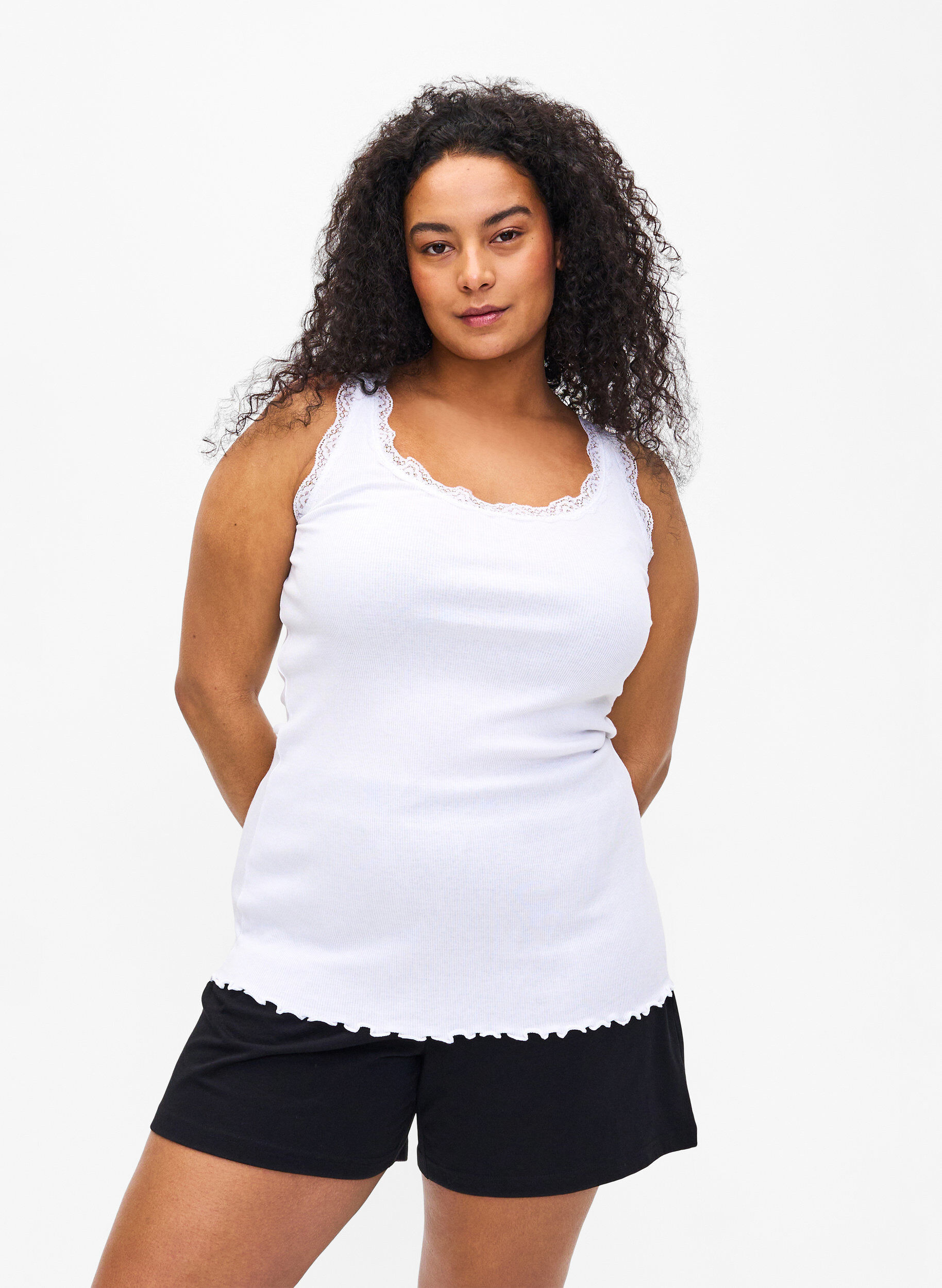 Top mit Spitzensaum, Wei&szlig;, Model