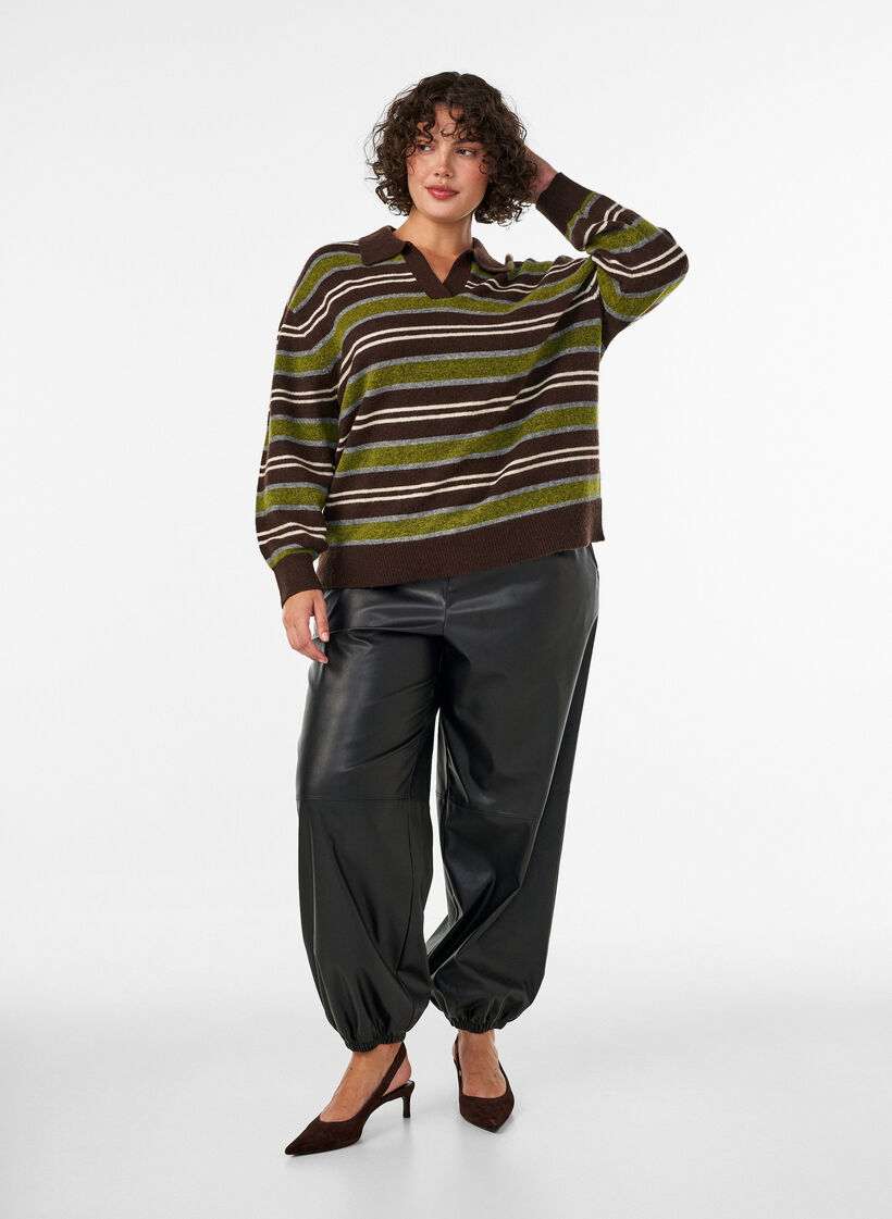 Strickbluse mit Streifen und Polokragen, Braun, Model image number 1