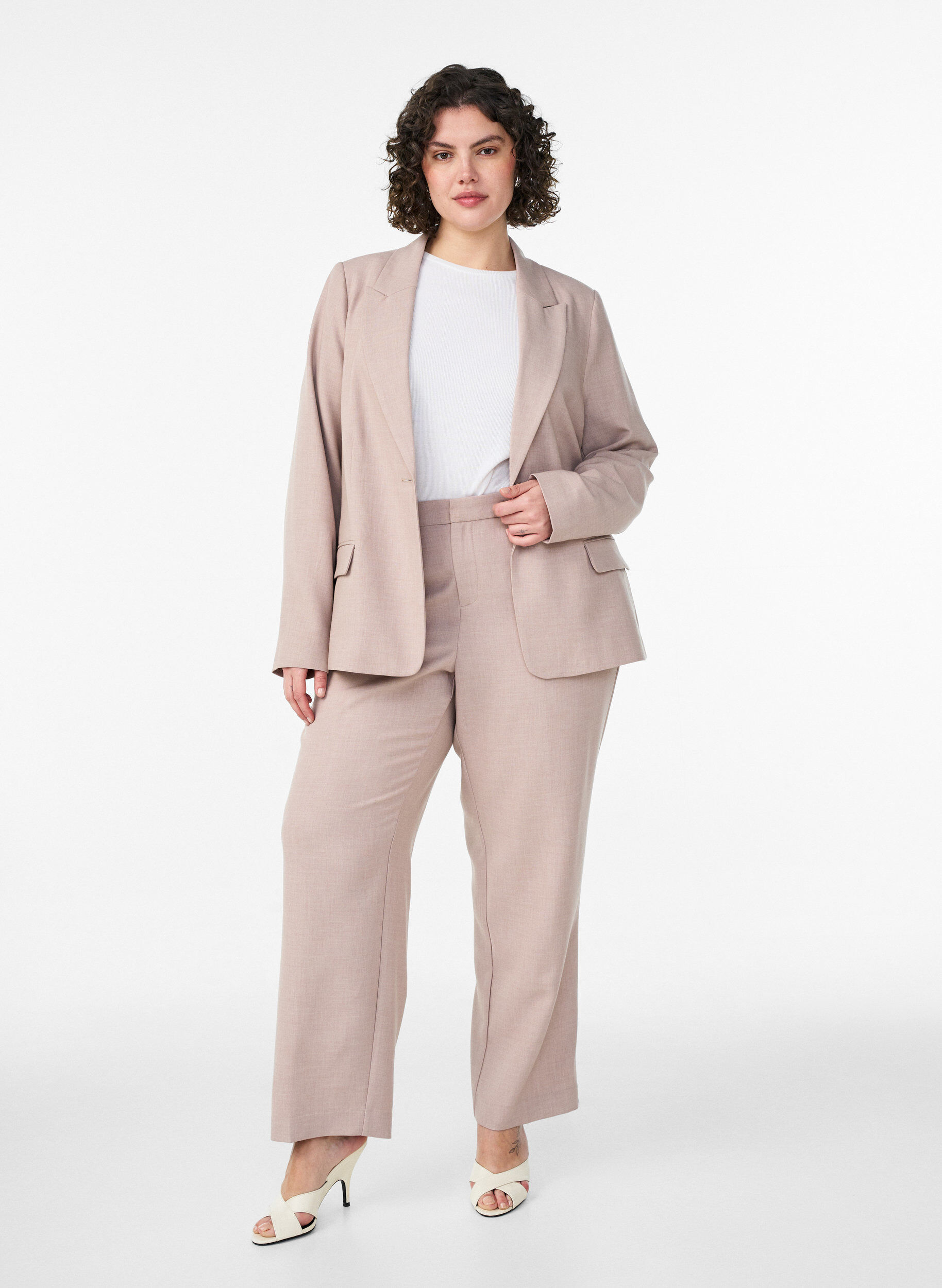 ZizziKlassischer Blazer mit Ein-Knopf-Verschluss und Taschen, Beige, Model image number 1