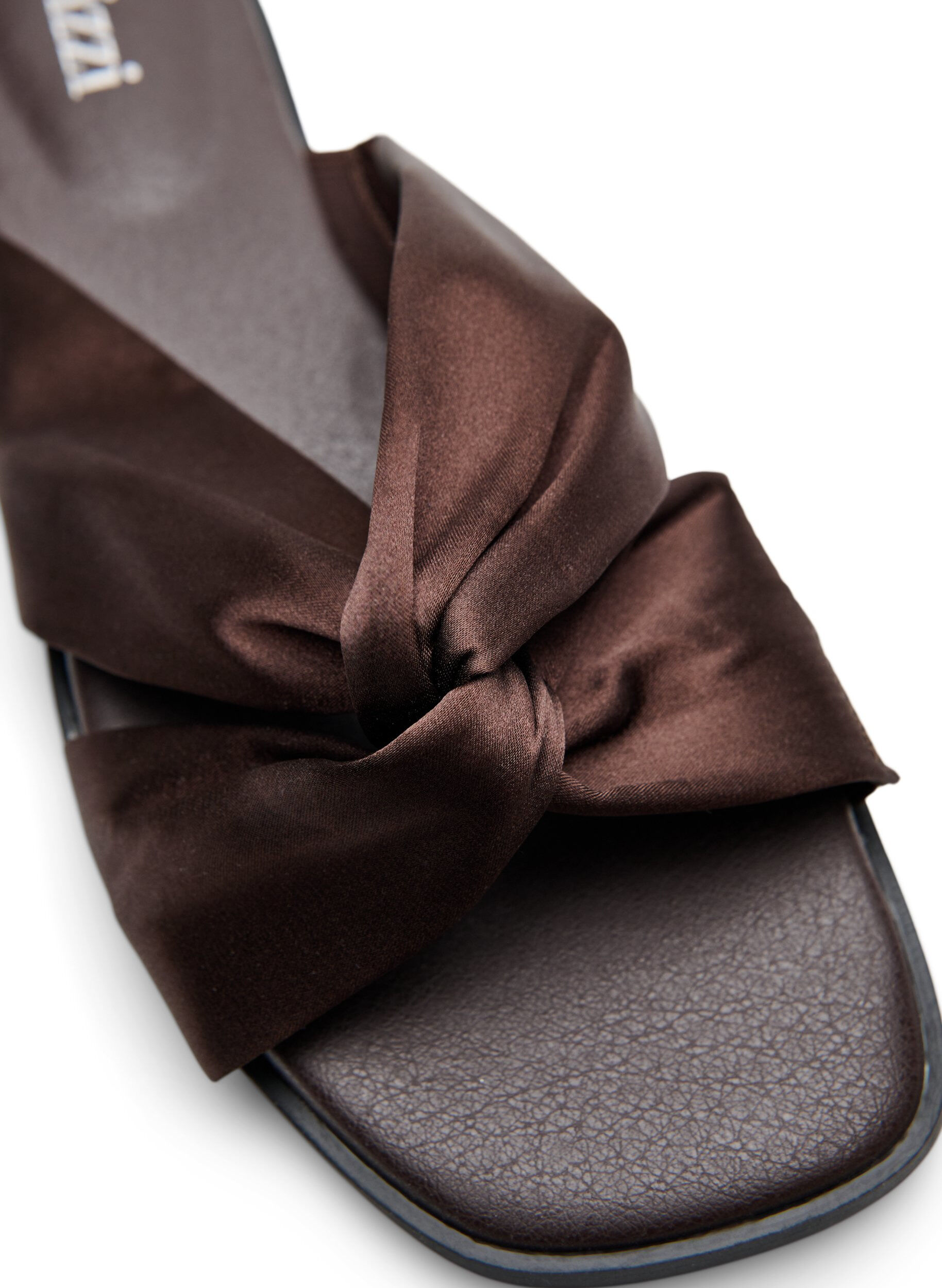 ZizziFlache Sandalen mit gekreuzten Satinriemen, Braun, Packshot image number 2