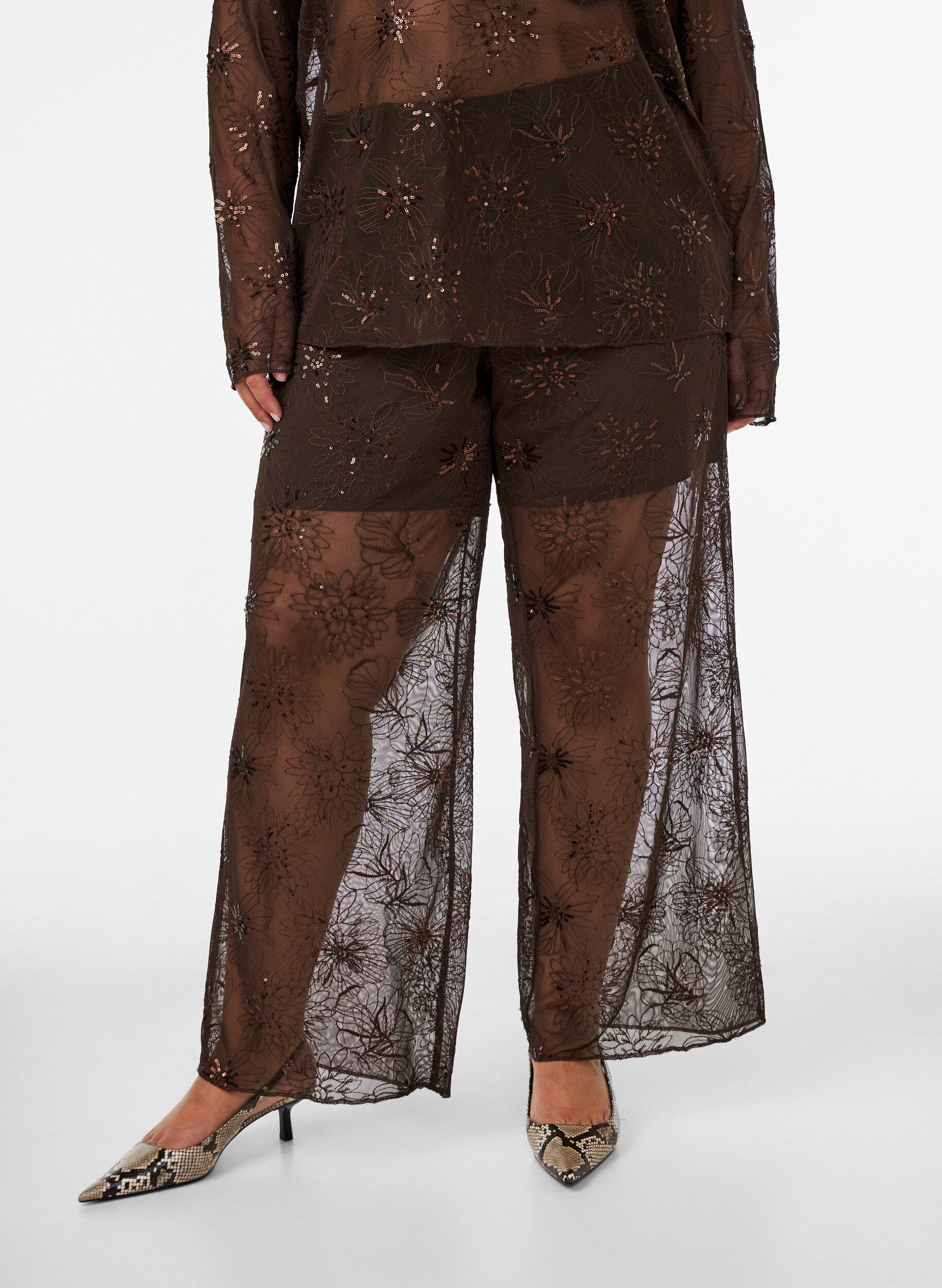 ZizziHose aus Mesh mit floraler Stickerei und Pailletten, Braun, Model image number 2