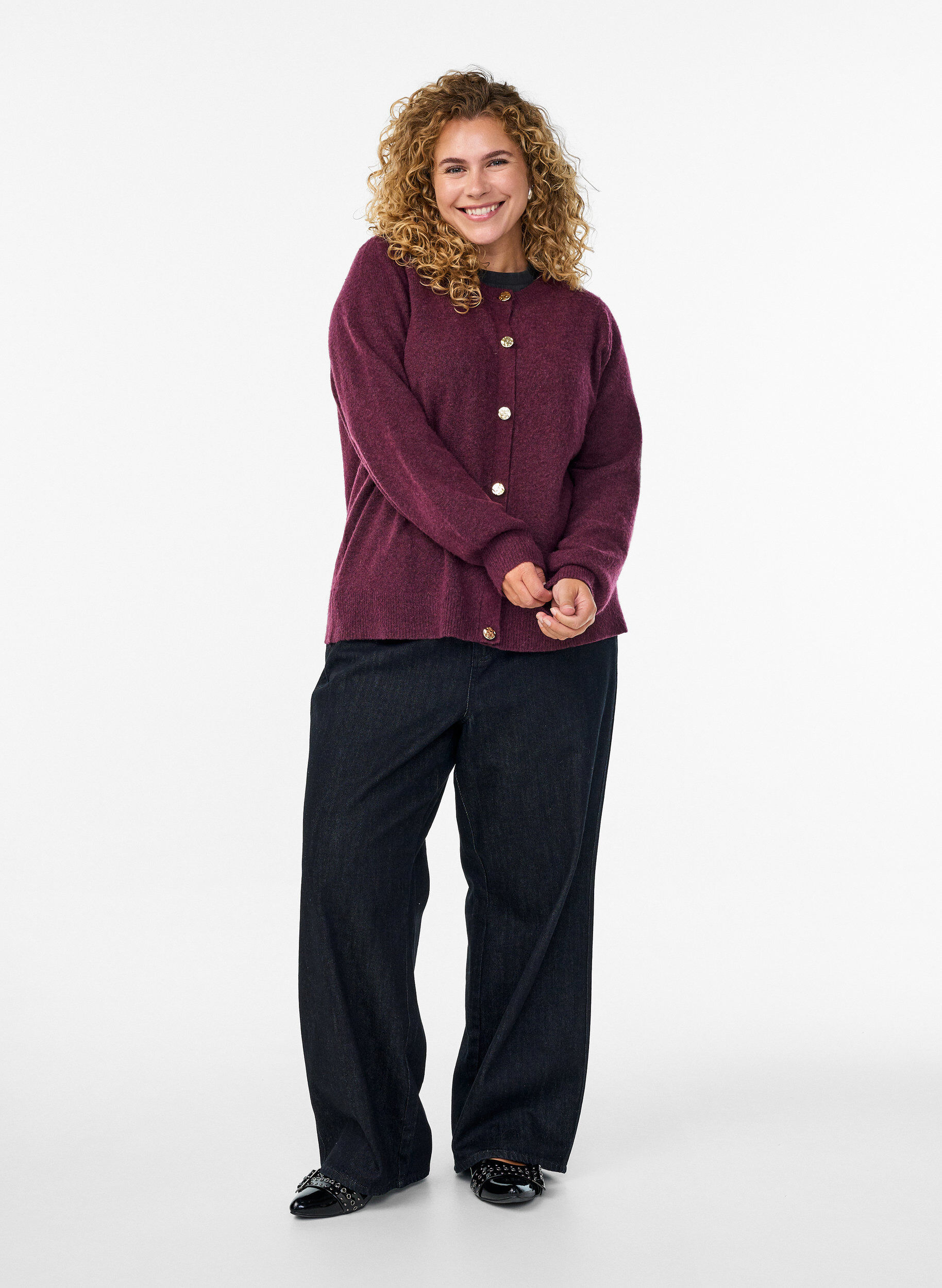 ZizziCardigan aus weichem Strick mit goldfarbenen Kn&ouml;pfen, Dunkles Bordeaux, Model image number 1
