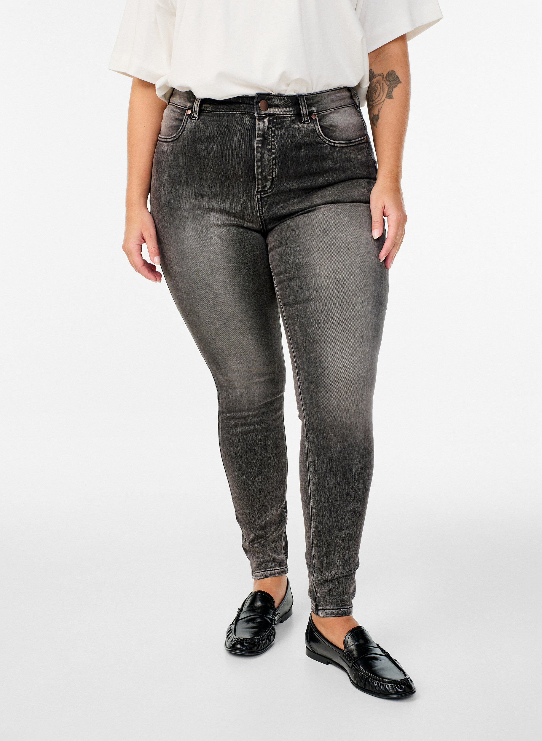 ZizziHoch taillierte super Slim Amy Jeans, Grau, Model image number 2