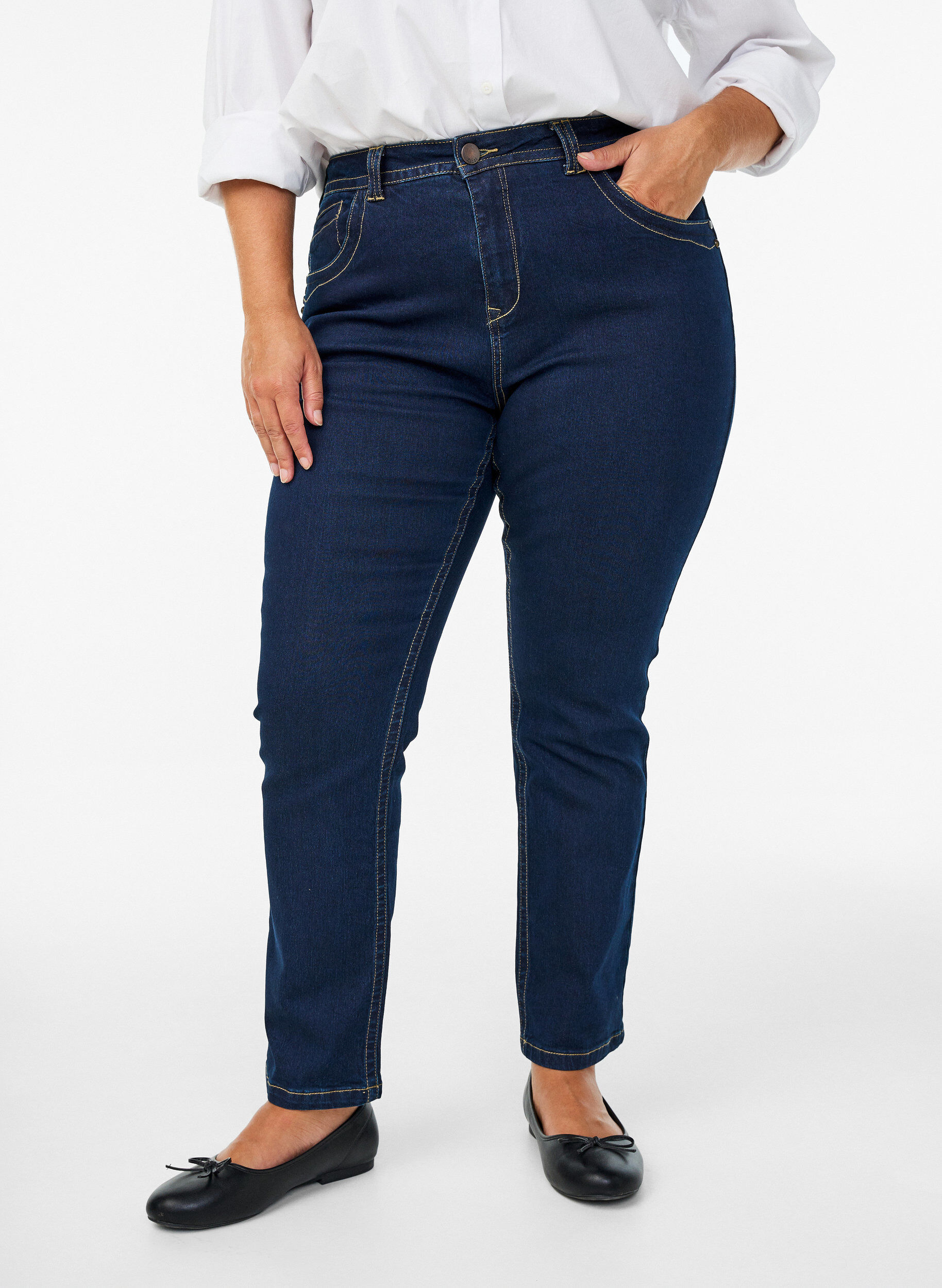 ZizziSlim Fit Vilma Jeans mit hoher Taille, Blau, Model image number 3
