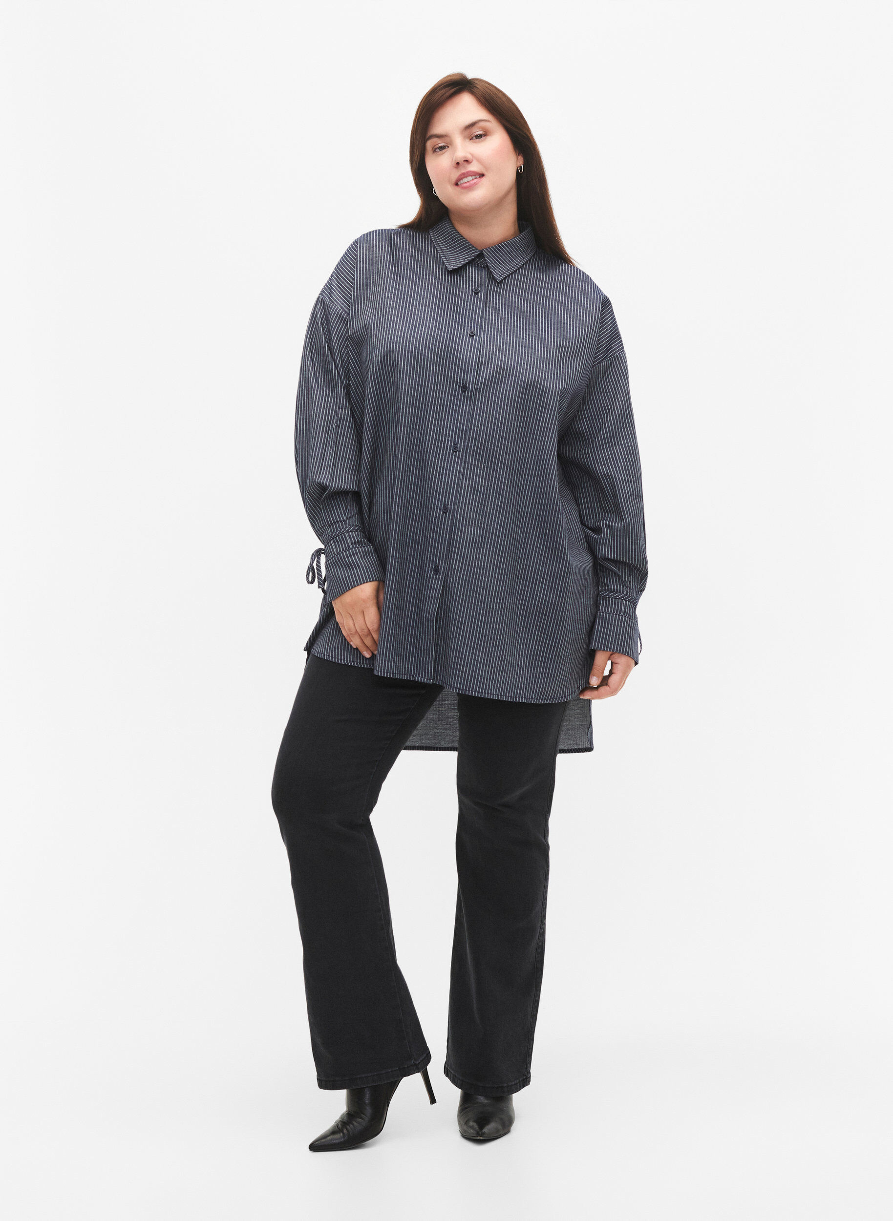 ZizziHemd mit Bindedetail an den &Auml;rmeln, Navy Stripe, Model image number 3