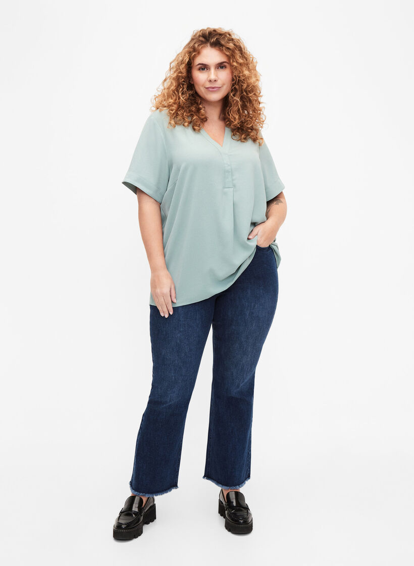 Kurz&auml;rmelige Bluse mit V-Ausschnitt, Gr&uuml;n, Model image number 1