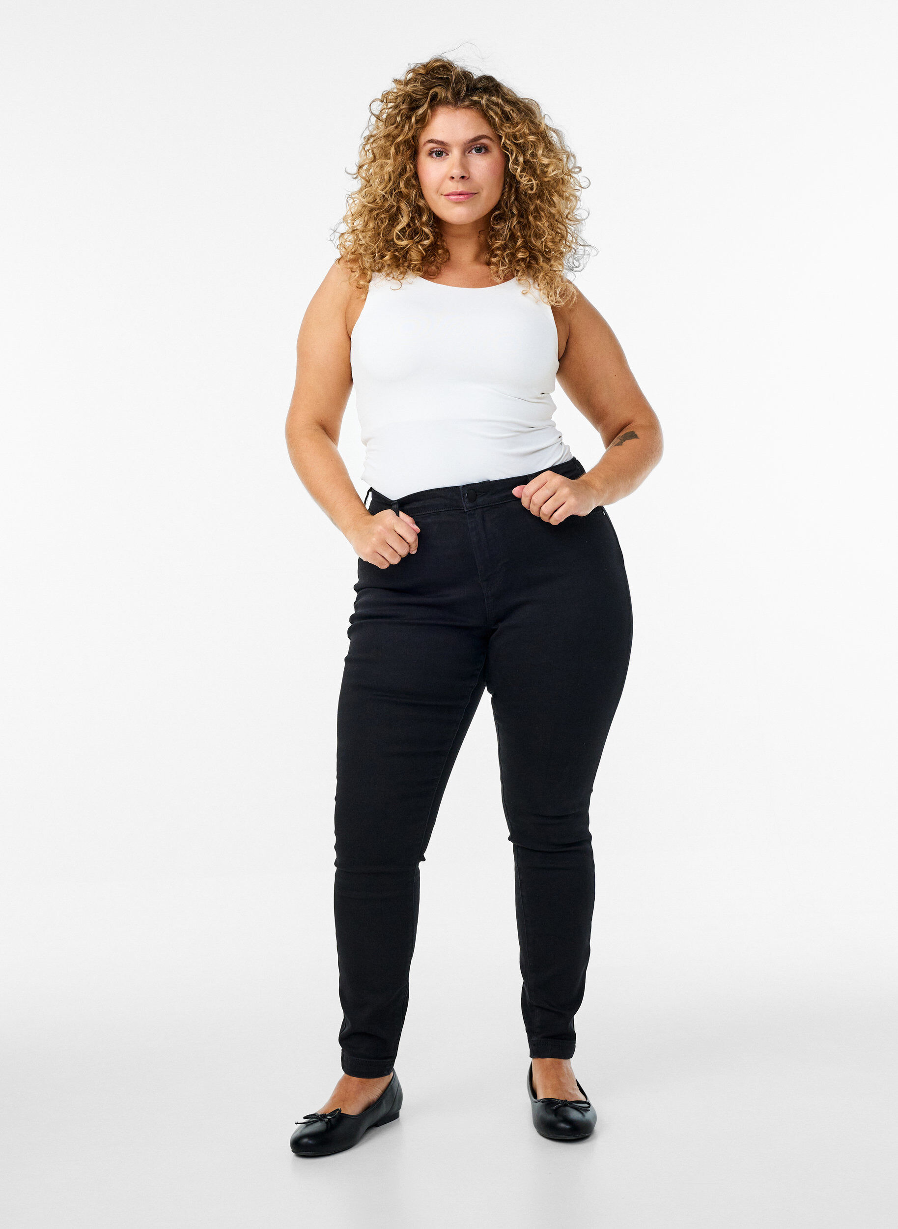 Jeggings aus Baumwollmischung, Schwarz, Model