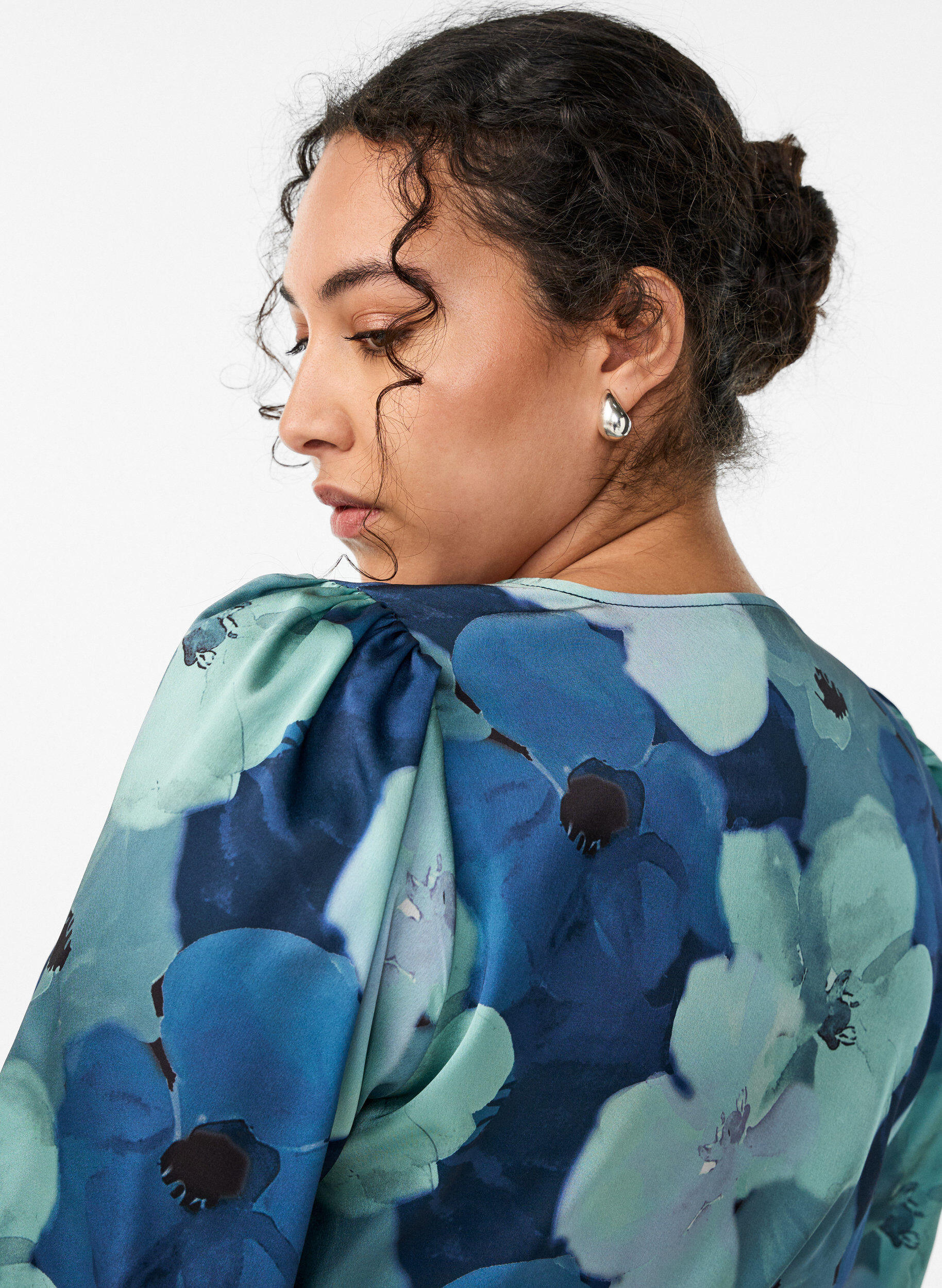 ZizziGebl&uuml;mtes Wickelkleid mit 3/4-&Auml;rmeln, Mixed colours, Model image number 3