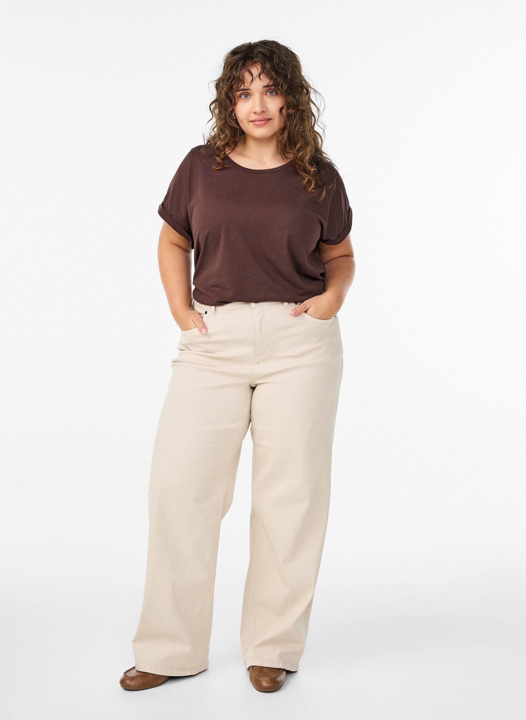 ZizziKurz&auml;rmeliges T-Shirt aus Baumwollmischgewebe, Braun, Model image number 1